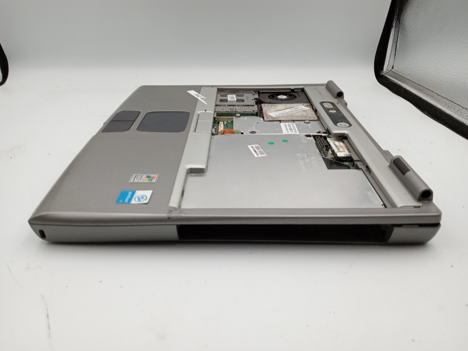 Dell Latitude D600 14″ Laptop Intel Pentium – PARTS/REPAIR – BAD TOUCHPAD -RR