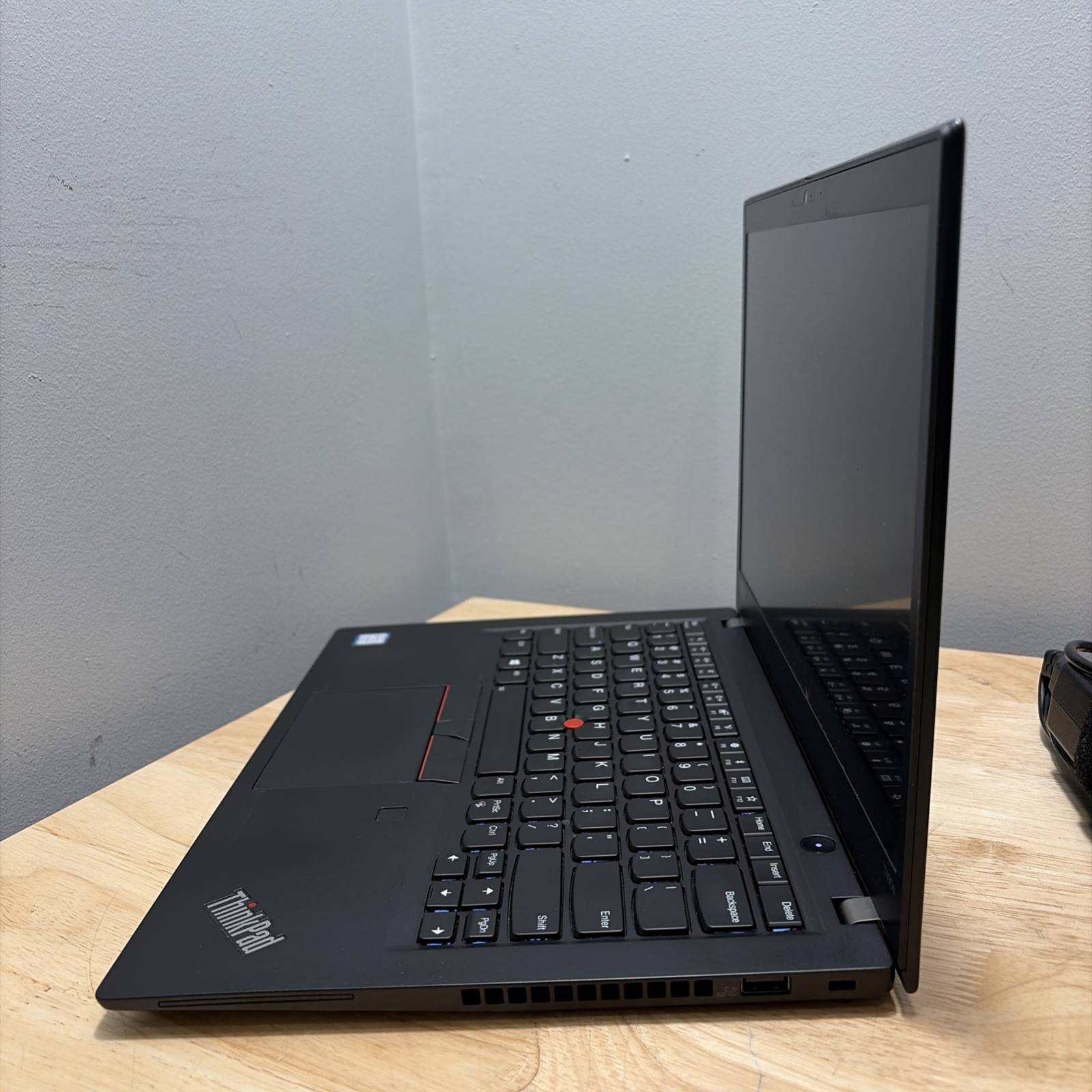 Lenovo ThinkPad T490s Core i7-8565U 1.80GHZ , 8GB 256GB SSD WCam Win 11 Pro Cord