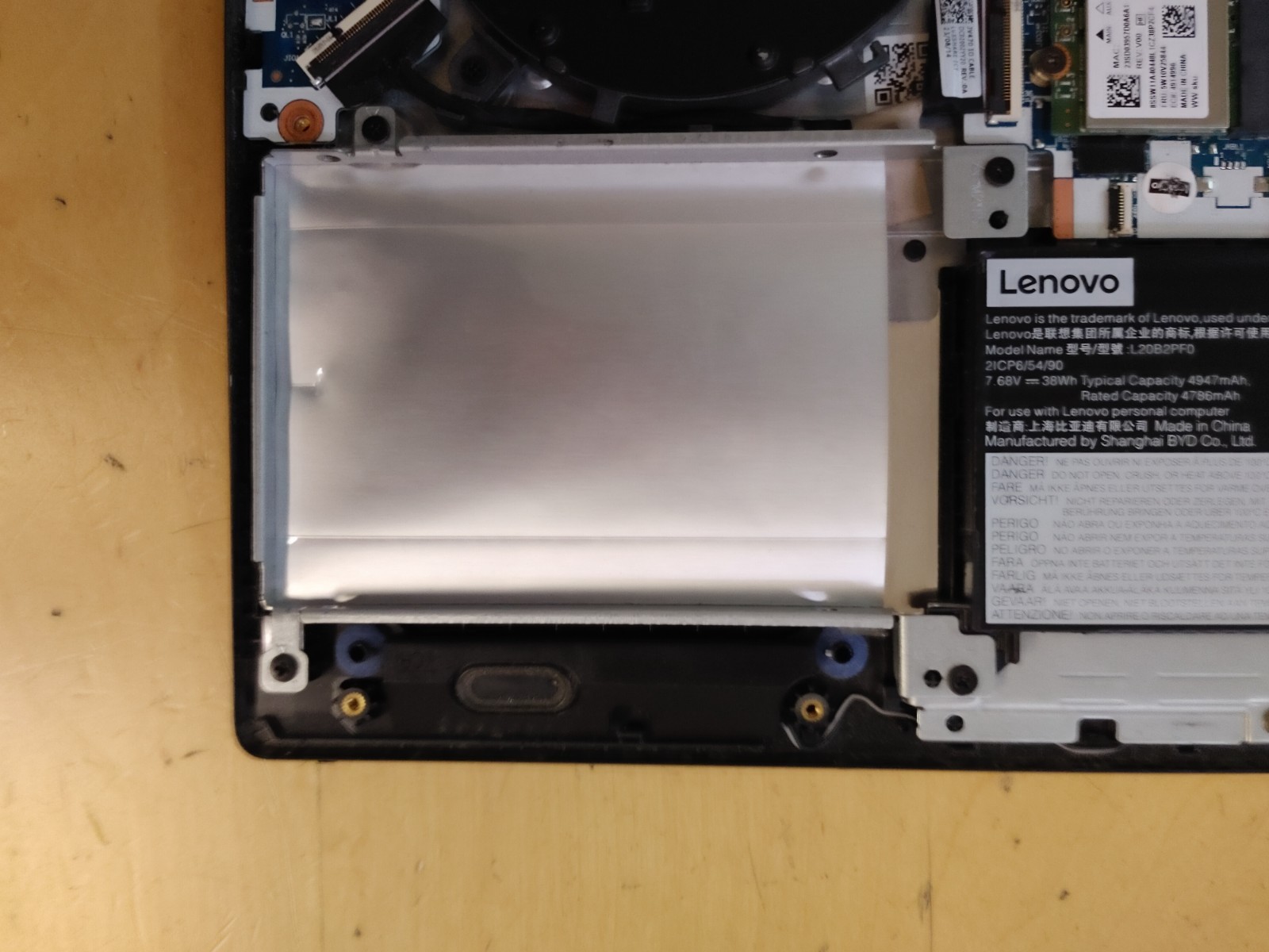 Lenovo V14 G4 IRU Core i3-1315U@8GB RAM , NO SSD , NO SCREEN , FOR PARTS ONLY