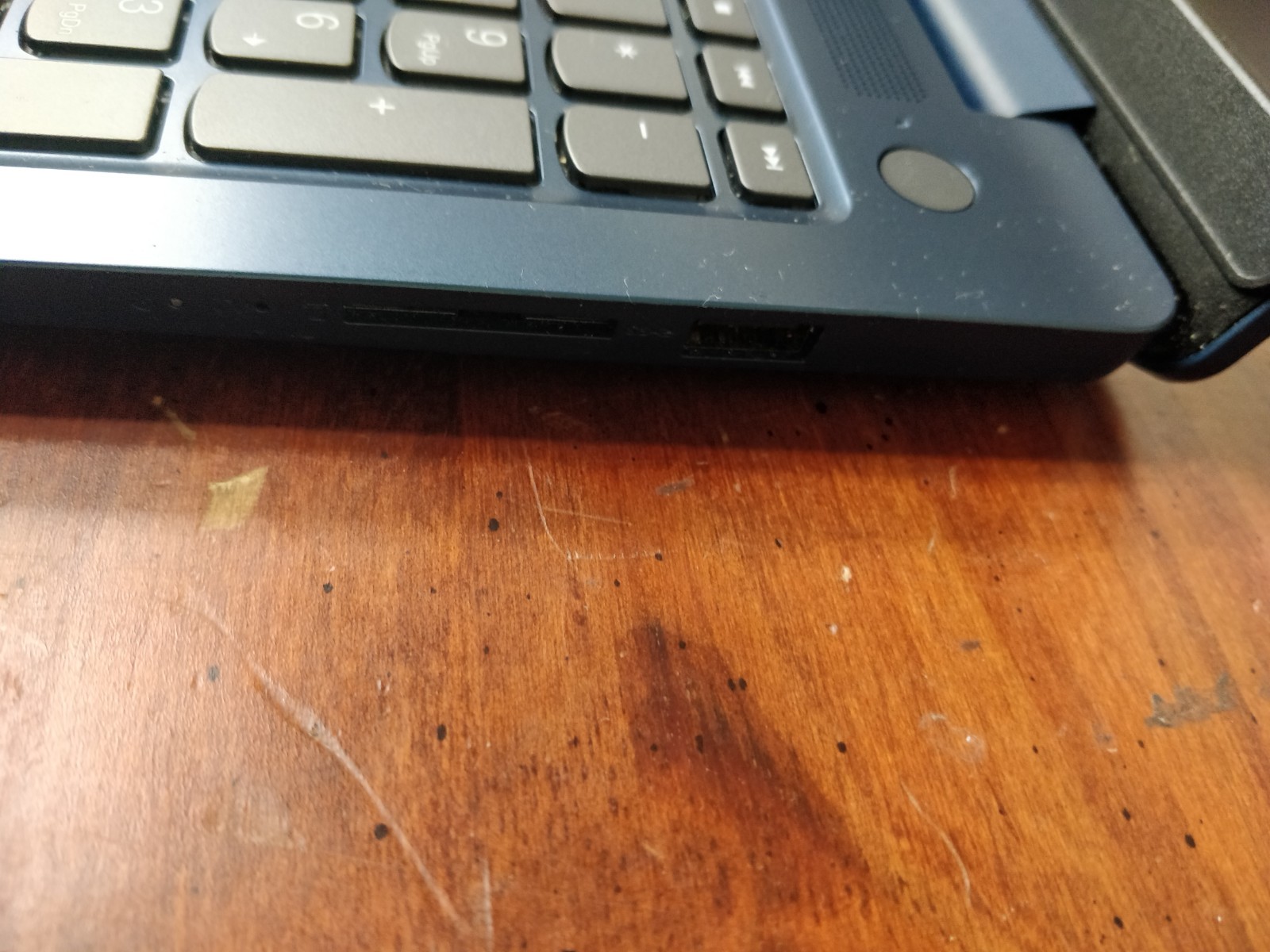 Lenovo IdeaPad Slim 3 15IRU8 INTEL I5-1335U@1.20GHz 8GB RAM NO DRIVE PARTS 8888