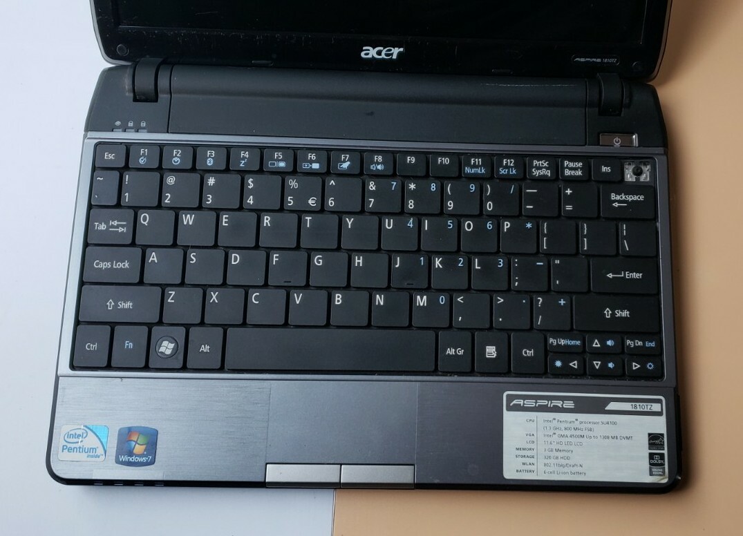 ACER Aspire 1820TZ Geniue Intel U4100 2GB RAM 160GB HDD wifi WEBCAM BLUETOOTH