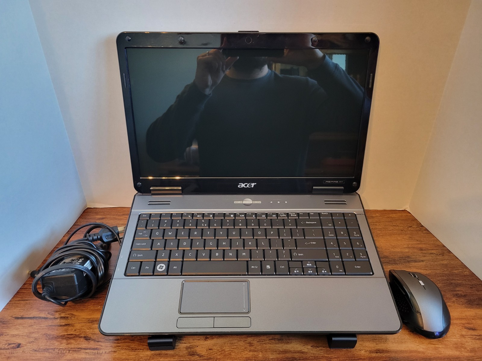 Acer Aspire 5517 Laptop, Linux Mint OS, Replaced Thermal Paste, Please READ
