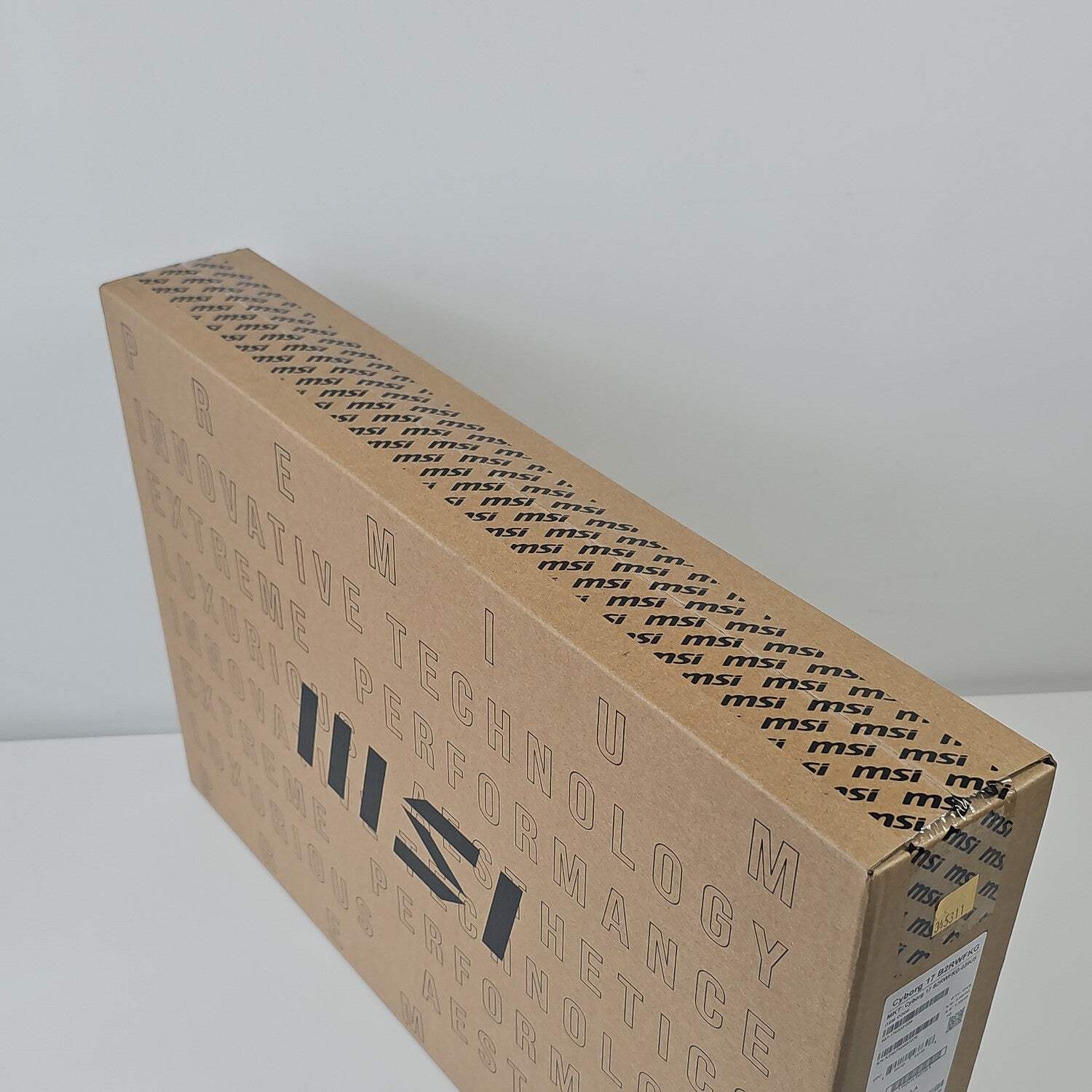 New MSI Cyborg 17 B2RWFKG 17″ Core 5 210H 1.6GHz 16GB RAM 512GB SSD RTX 5060