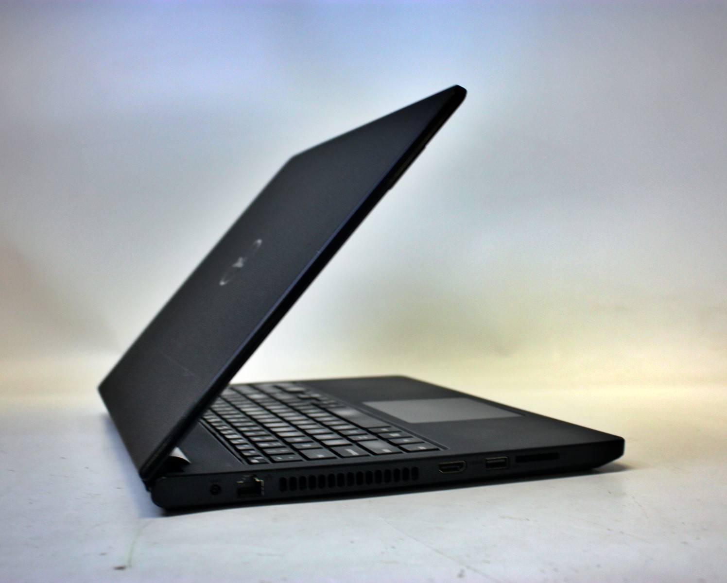 Dell Inspiron 5566 I3-7100U 8GB Ram 15.6″ HD Display