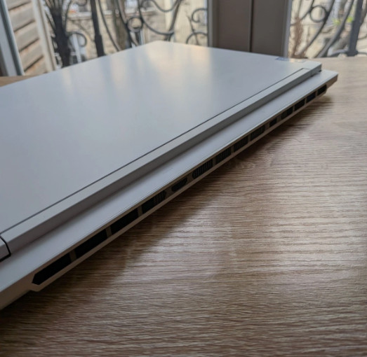 Lenovo Legion 7 16IRX9 White Gaming Laptop (2024, RTX 4060, 240Hz, Qwerty RGB)