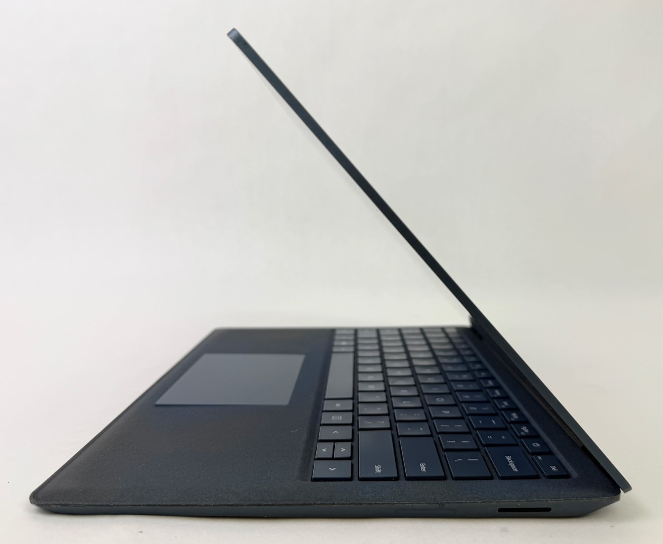 Microsoft Surface Laptop 2 1769 13.5″ NON-Touch i5-8250U 8GB 256GB W11H – Issues