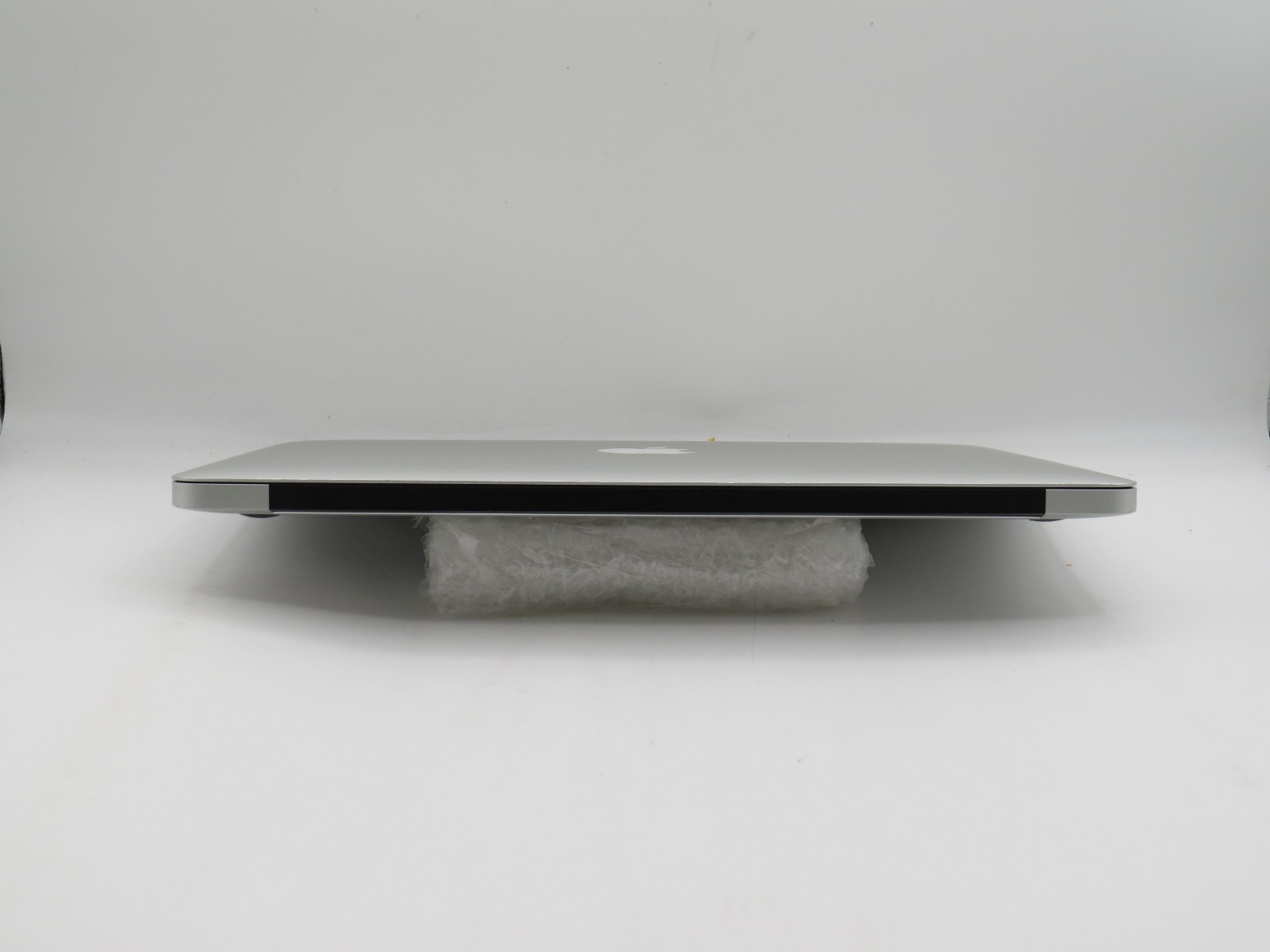 MacBook Air A1466 | i5-5250U @ 1.6GHz | 8GB DDR3 | 13.3″ Display | No HD/OS/AC