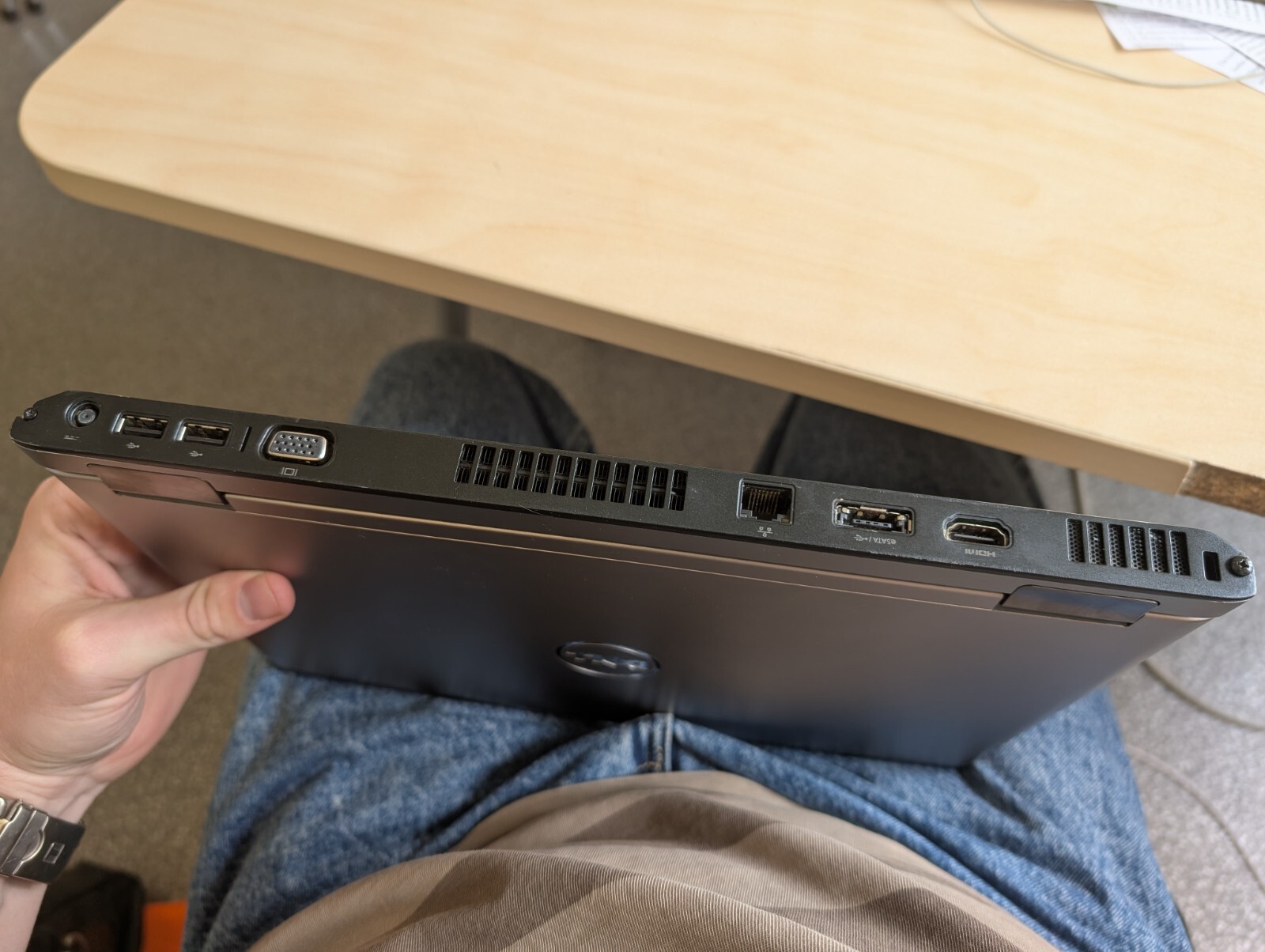 Dell Vostro V130 / Intel i3 U380 / 4GB RAM / 128GB SSD