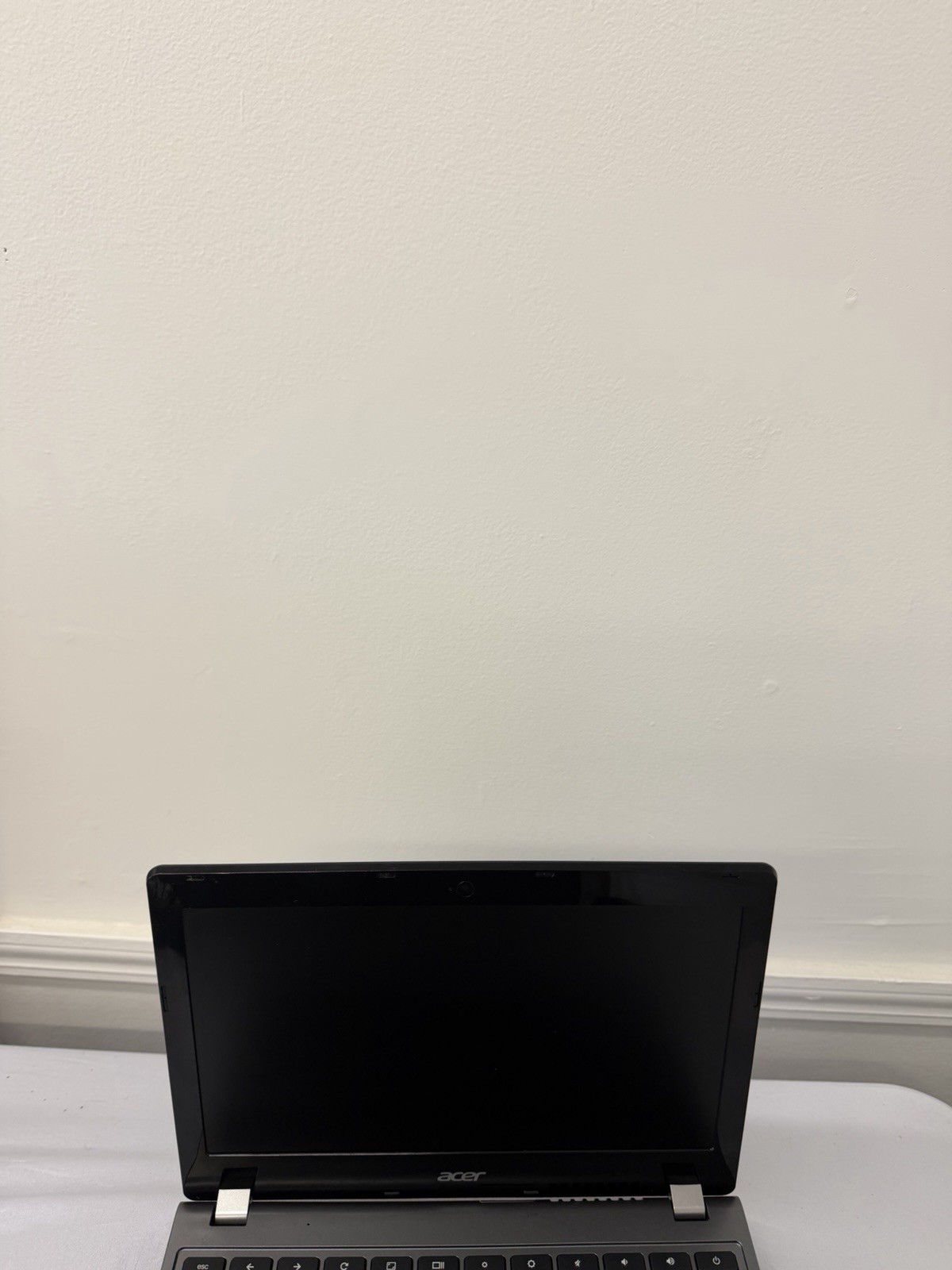 Acer Chromebook C740-C4PE Laptop – Good Screen – Intel Celeron 3205U – Read Des