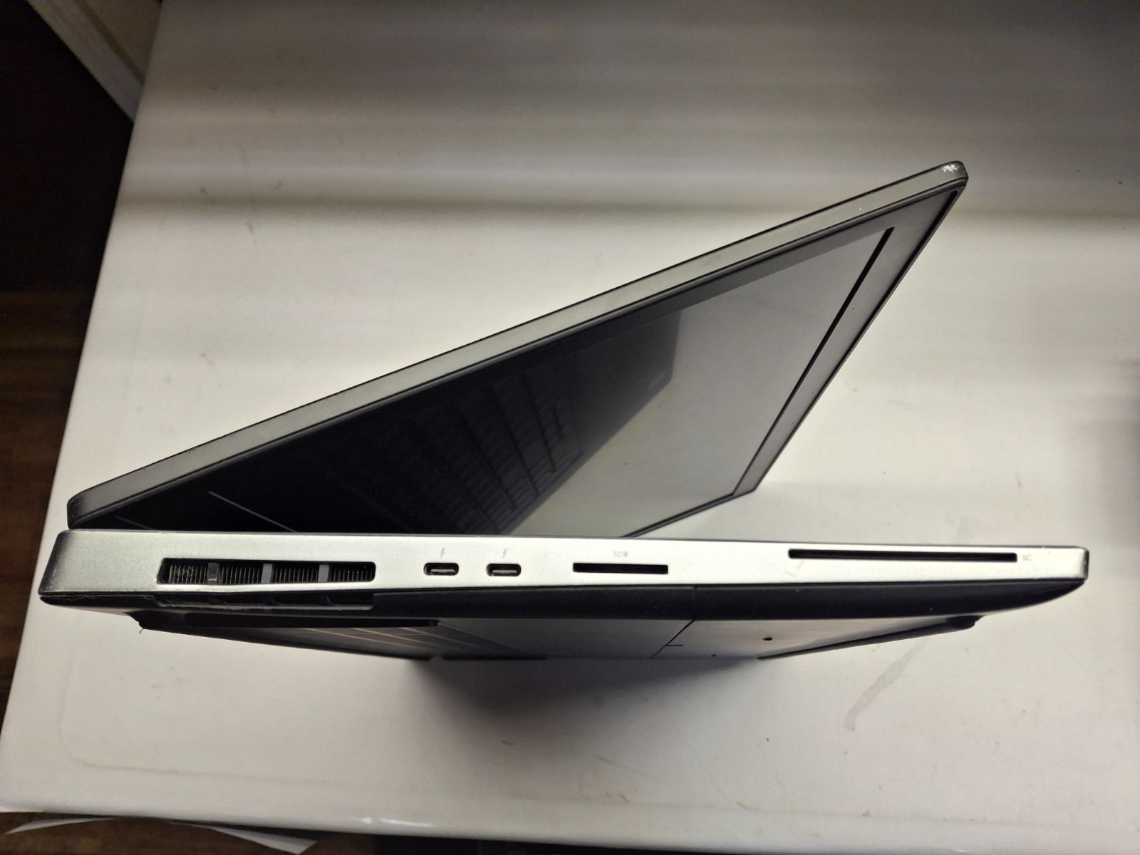 Dell Precision 7730 17.3″ FHD i7-8850H 32GB DDR4 256GB SSD Quadro P3200 Win11P