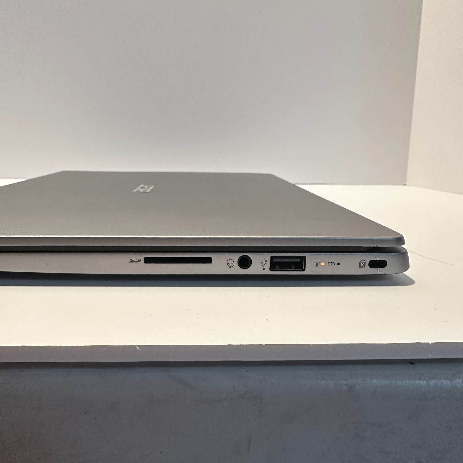 Acer Swift 1 Model: 20H2. SF114-34-P8JE Windows Laptop Parts or Rebuild. READ