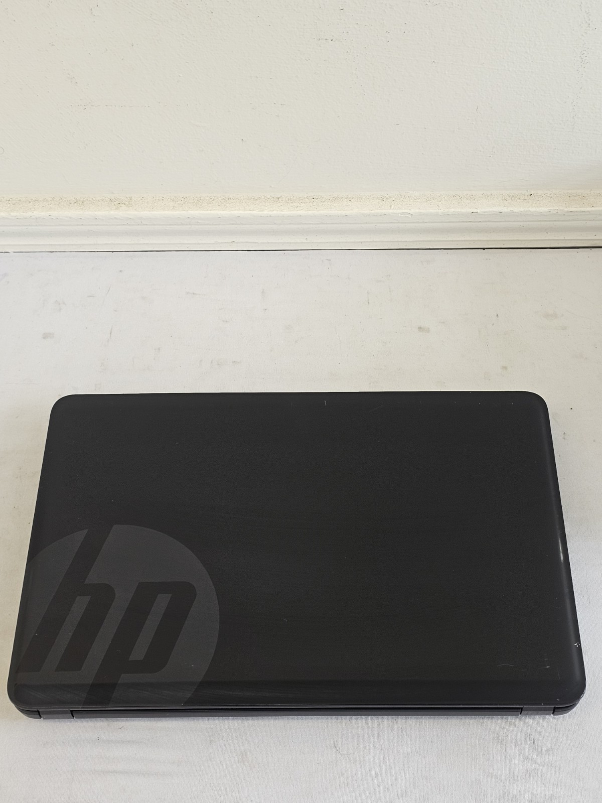 HP Notebook 2000 Laptop – AMD A6-5200 – 4GB RAM – 500GB HDD BAD BATT Windows 10