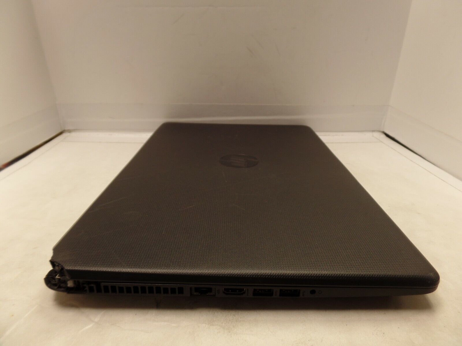 17″ HP 17-AK061NR 3.0GHz AMD A9-9420 8GB 1TB WIN 10 **COSMETIC DAMAGE**
