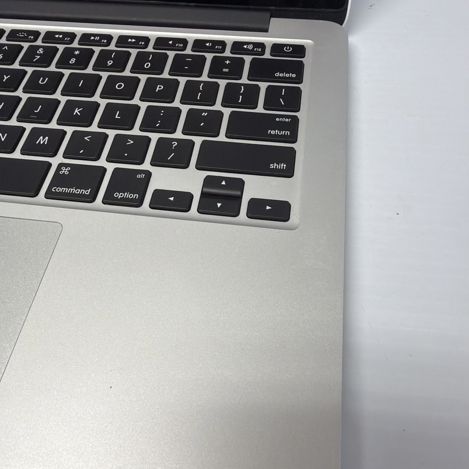 MacBook Pro 13″ A1502 EMC 2678 For Parts/Repair No SSD No Power