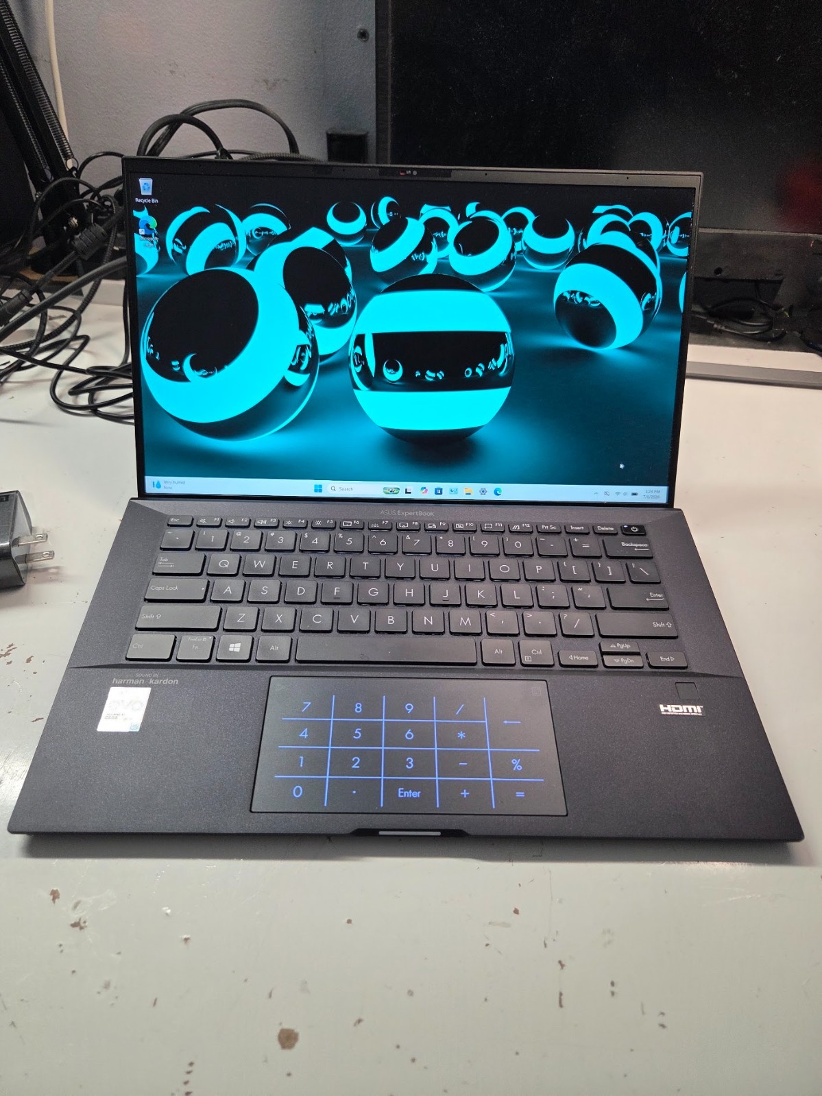 Asus ExpertBook 14″ B9450CE i7-1165G7 SSD-512GB RAM-32GB Laptop. ( only 2.2lb )