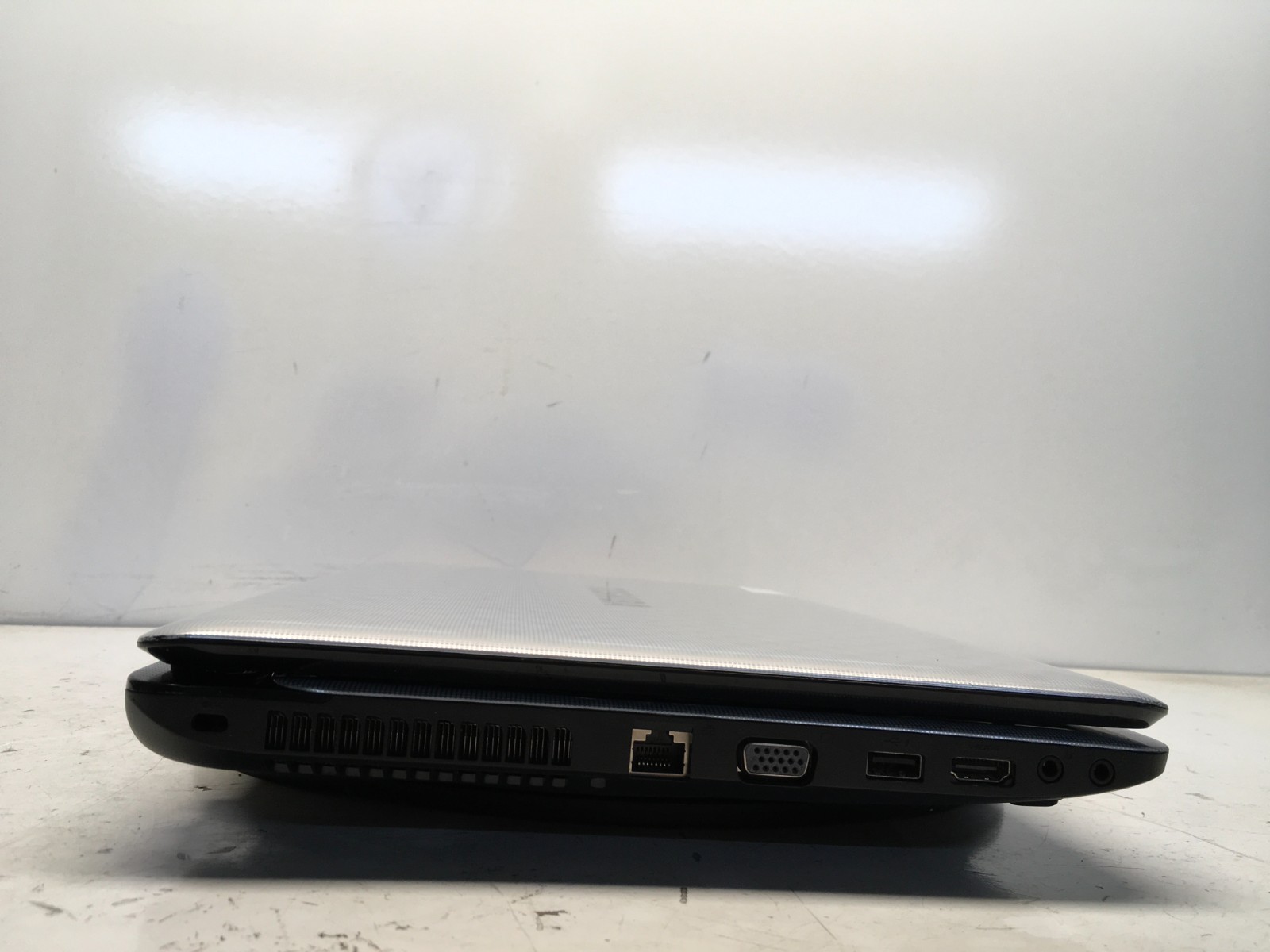 Toshiba Satellite L755-S5365 Intel i5-2430M 2.4GHz 2 GB NO HDD