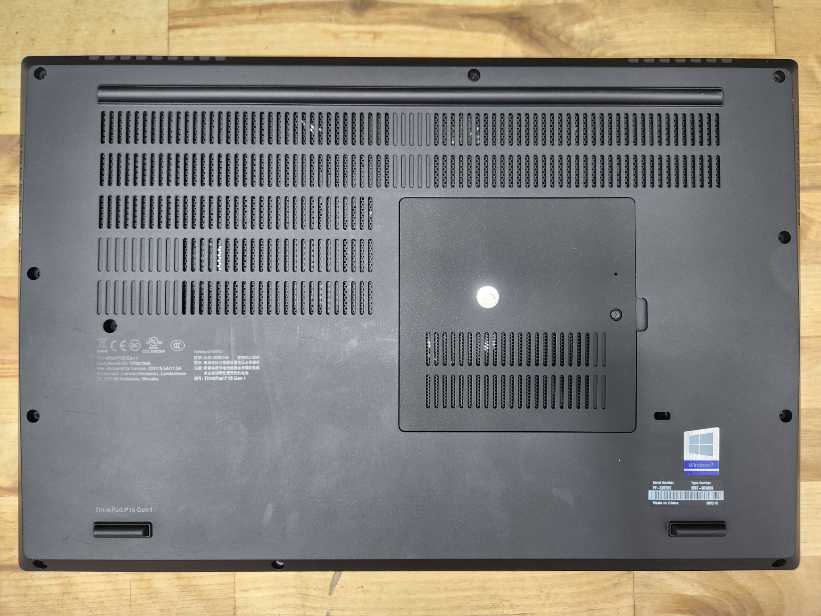 Lenovo ThinkPad P15 Gen 1 15.6″ i7-10750H 32GB 512GB SSD Quadro T2000 Win 11 P ~