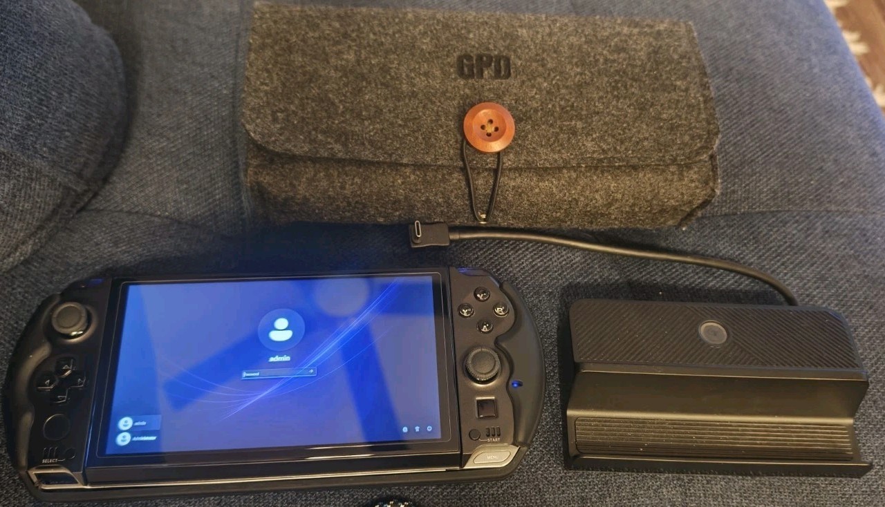 GPD Win 4 2023 7640U Handheld Gaming PC 16gb Ram, 512gb SSD, Dock, Case, Box