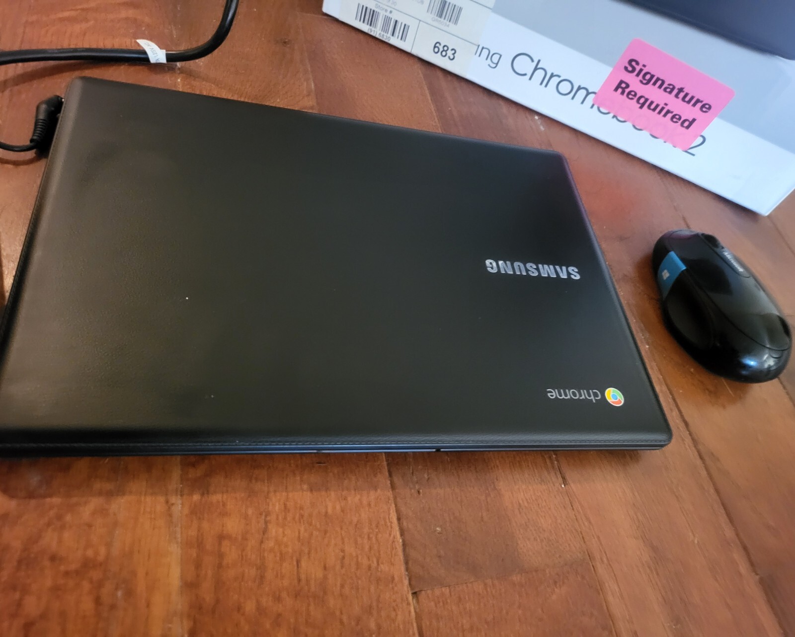 SAMSUNG XE503C12-K01US 11.6″ CHROMEBOOK 2 COMPUTER With Box Mouse Manual Charge