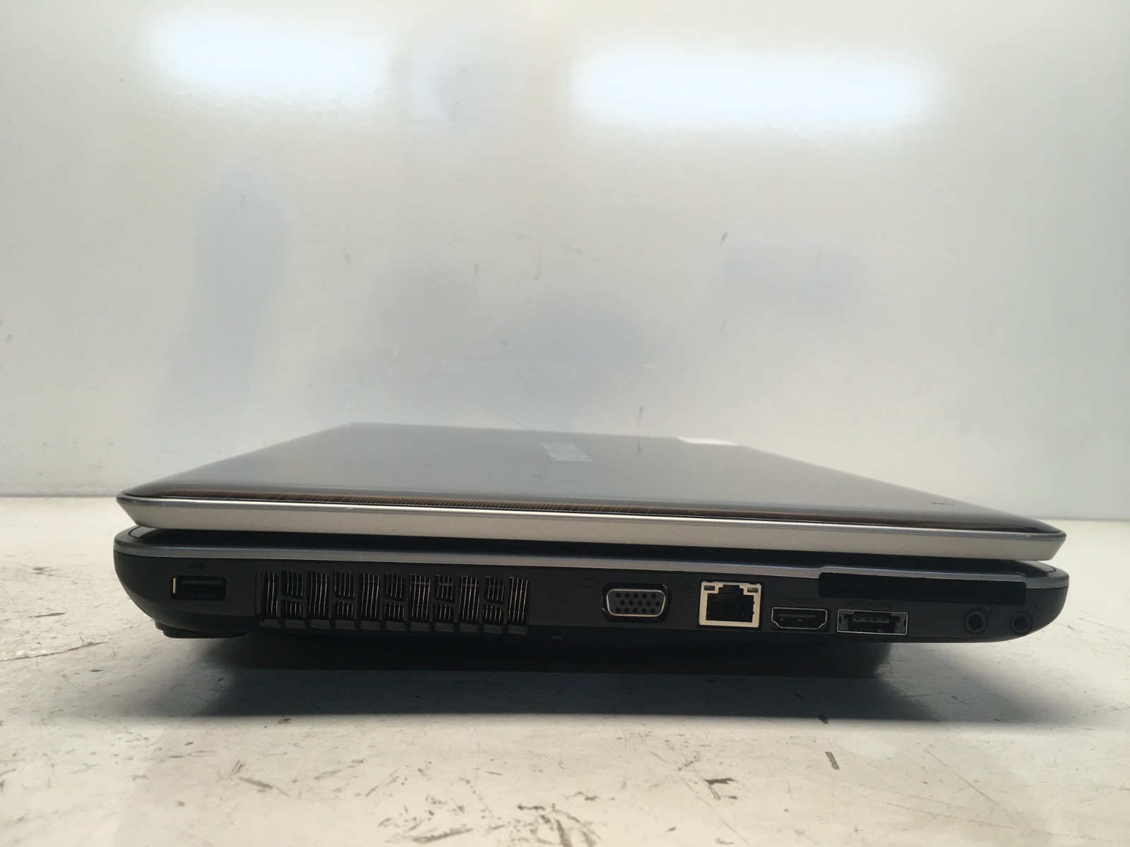 Toshiba Satellite A505-S6005 Intel i3-M330 2.13GHz 4 GB NO HDD