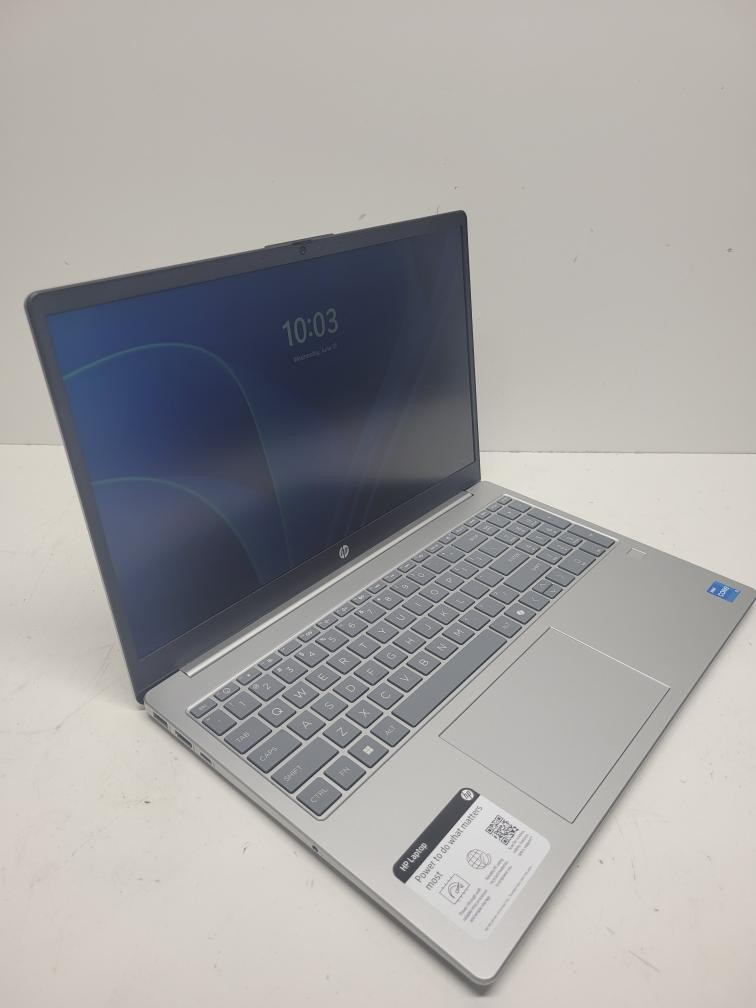 WIN 11/I3/8RAM/256SSD W CHARGER (P16033848)