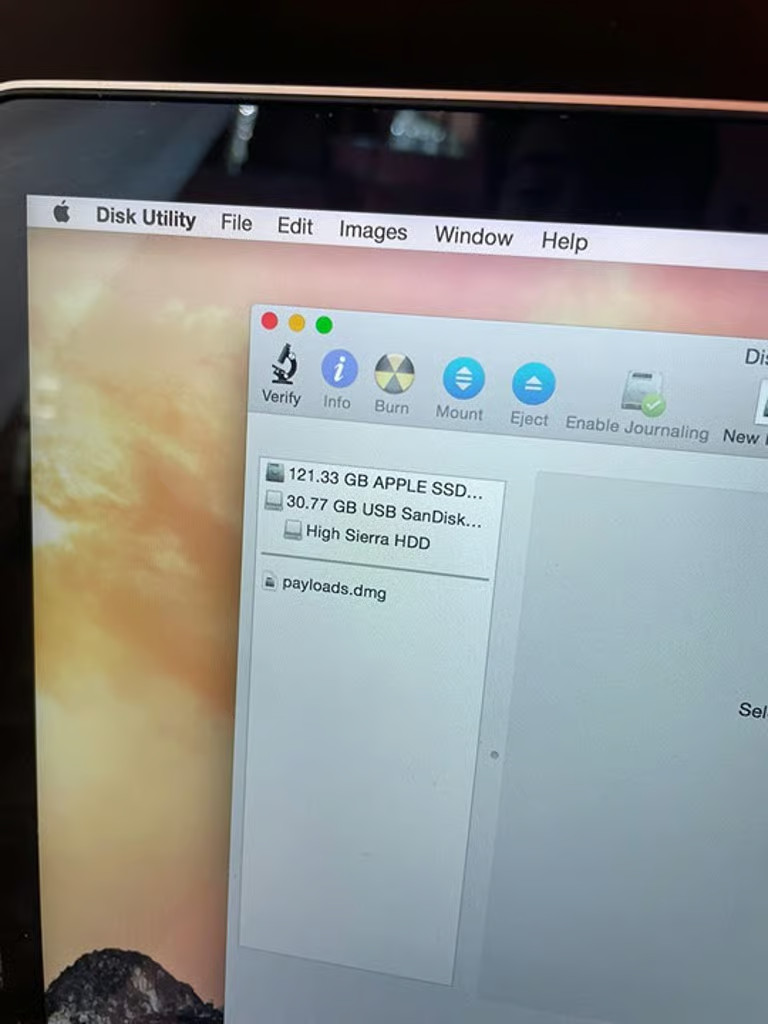 Apple MacBook Pro A1502 | Intel Core i5 | 4GB RAM | Cracked Screen | Boots to OS