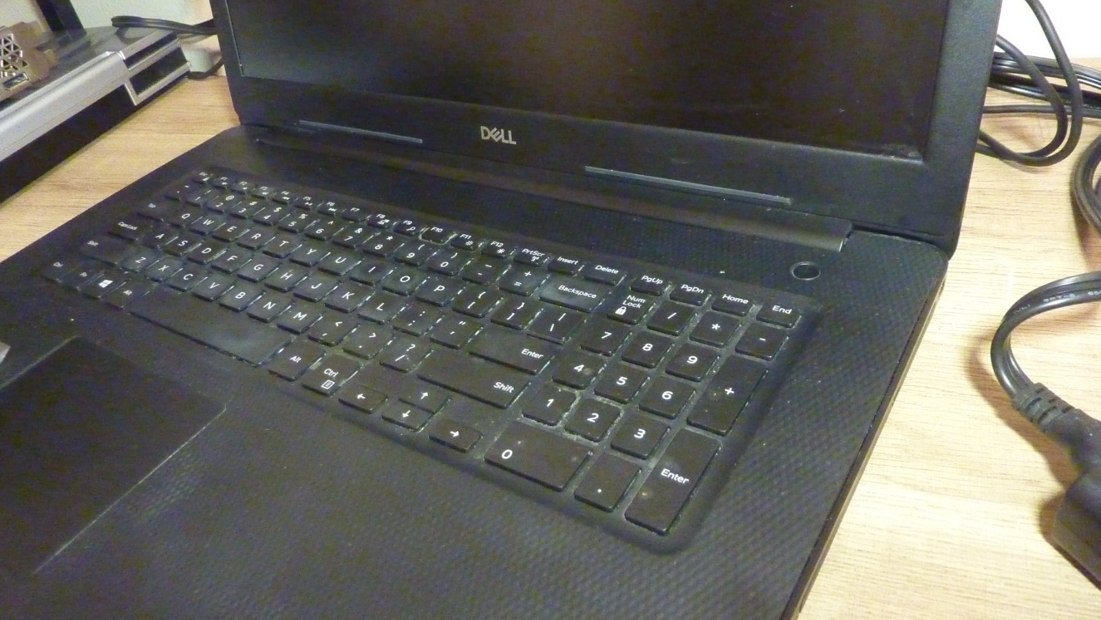Dell Inspiron 3781 17″ Intel i3-7020U 8GB RAM, 1TB HDD, WIN10 HOME, OEM CHARGER