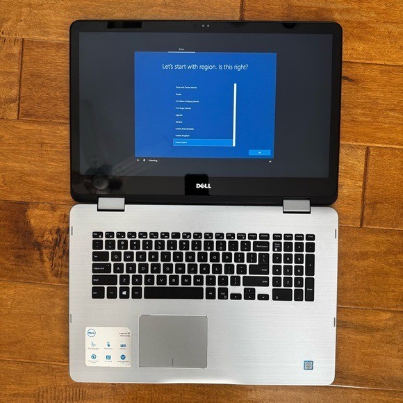 Dell Inspirion 17″ 7000 2 in 1 Laptop in Brushed Silver with Black Keyboard