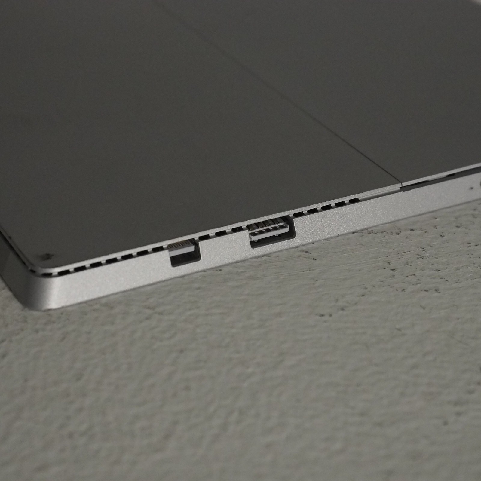Microsoft Surface Pro 3 1631 256GB Windows 8 Pro Cracked Screen For Parts