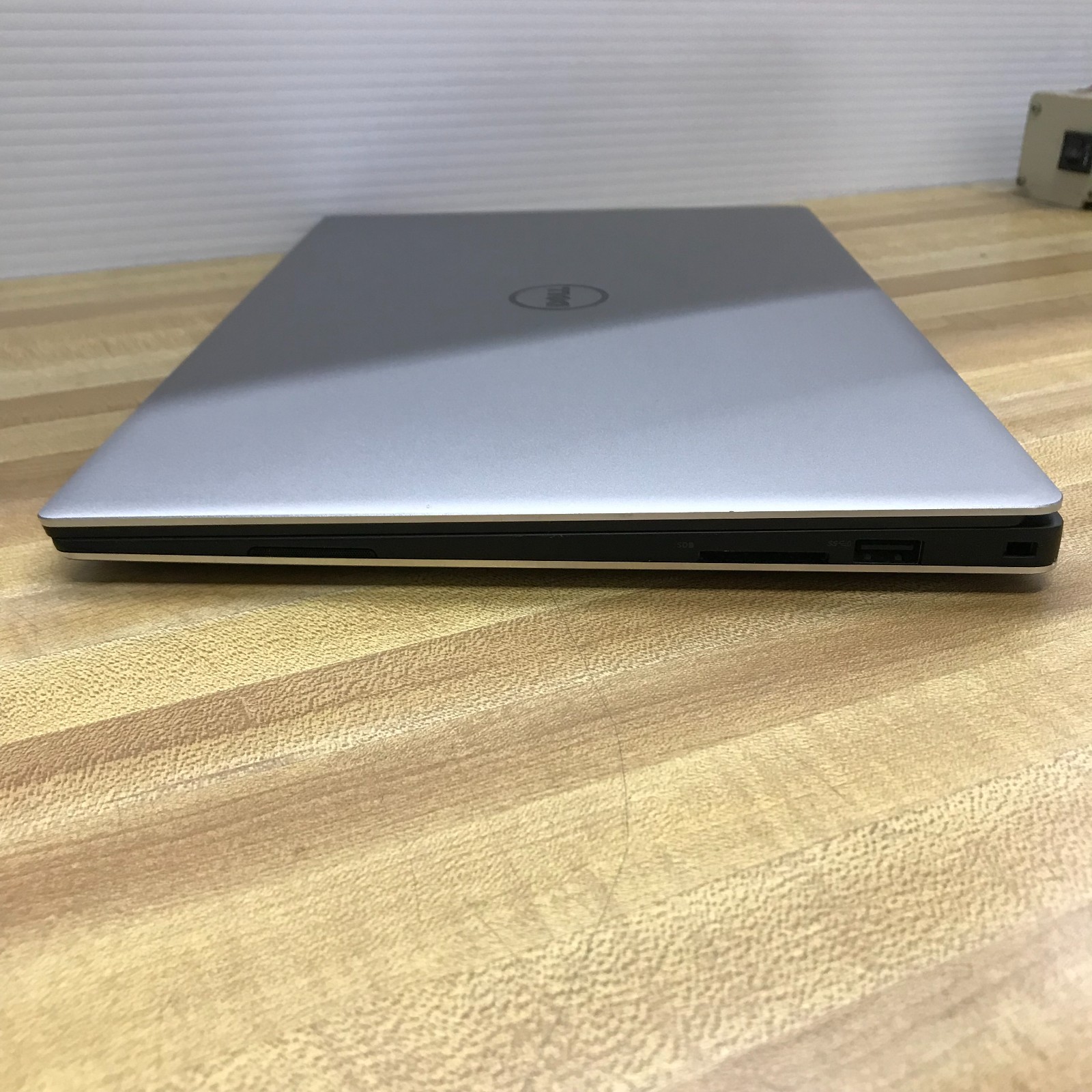 Dell XPS 13 9360 FHD i5-7200U 2.5GHz 8GB 256GB SSD 13.3″ LAPTOP (WINDOWS 11)