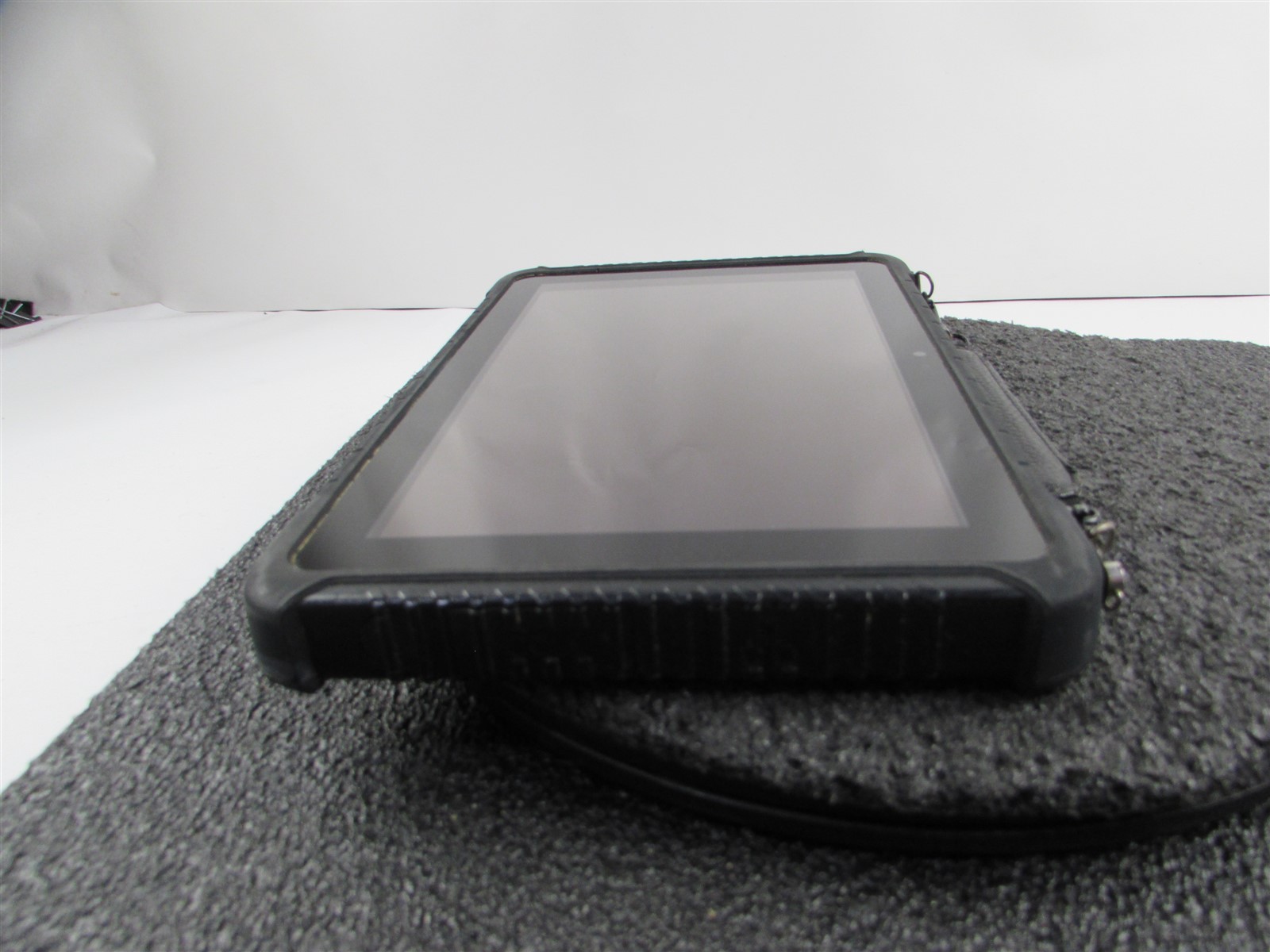 TEGUAR RUGGED TABLET PC TRT-5180-10 CORE M3-7Y30 NO SSD 8GB RAM NO O.S/BATT