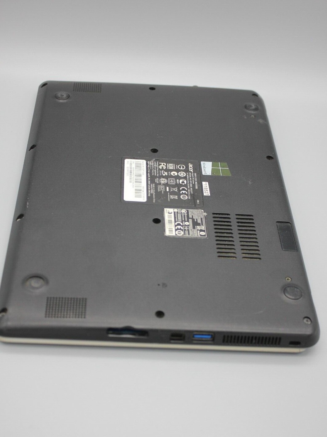 Acer Aspire V5 Series Touchscreen Laptop & Charger – UNTESTED – FOR PARTS ONLY