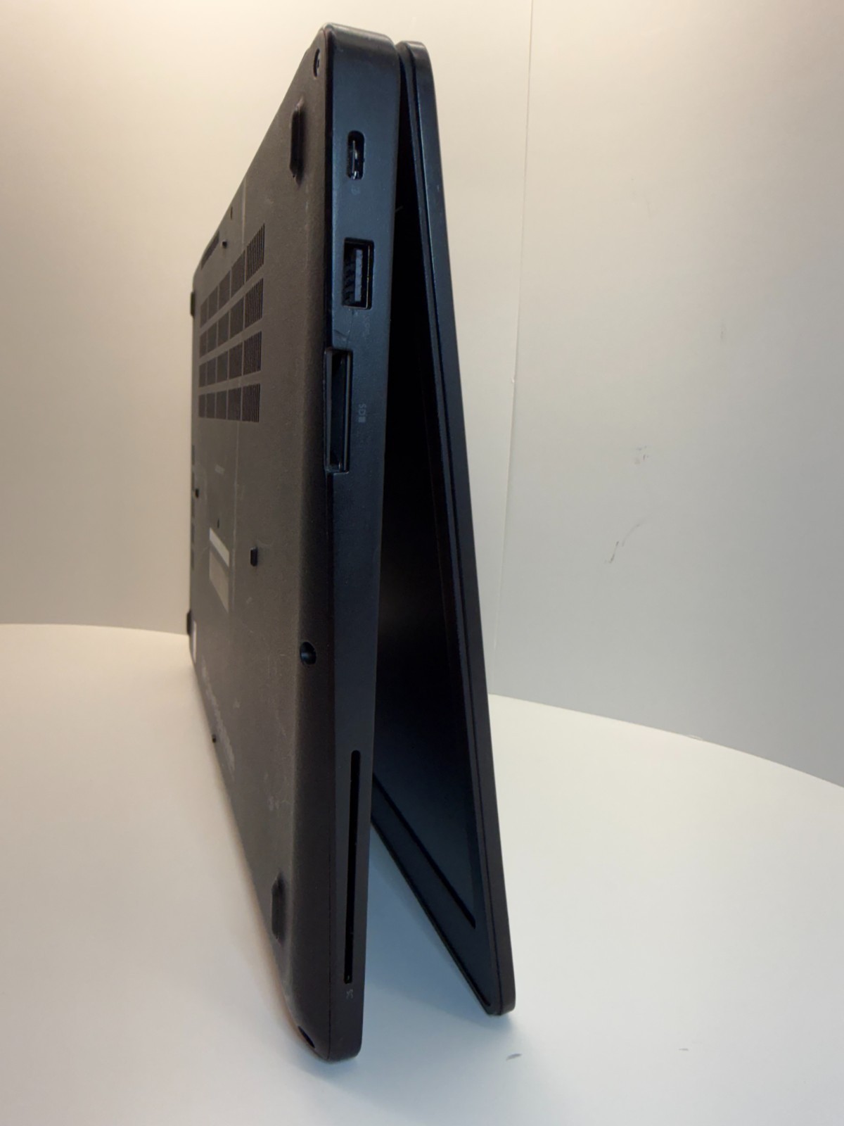 Dell Latitude 5490 14 FHD i5-8350U 8th Gen 8GB 256GB M.2 Win 11 Pro +Charger