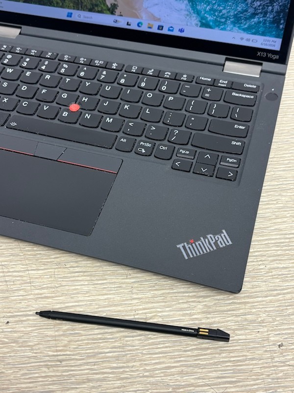 Lenovo ThinkPad X13 Yoga Gen 2 i5-1145G7 16GB 256GB SSD W11P -screen bezel issue