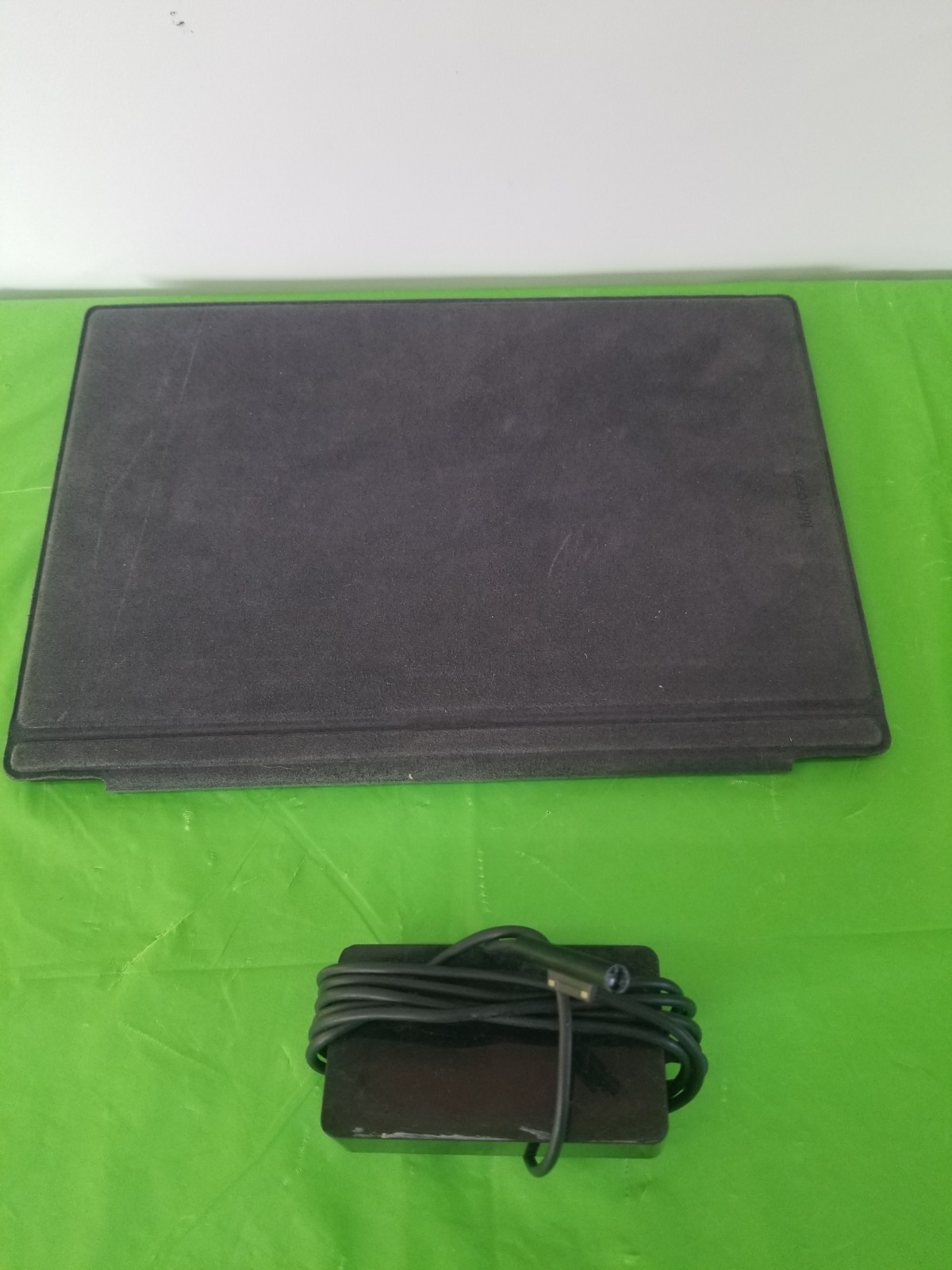 Microsoft Surface Pro 6 1796 i7-8650U 1.9GHz 256GB SSD 8GB DDR3 Black GOOD