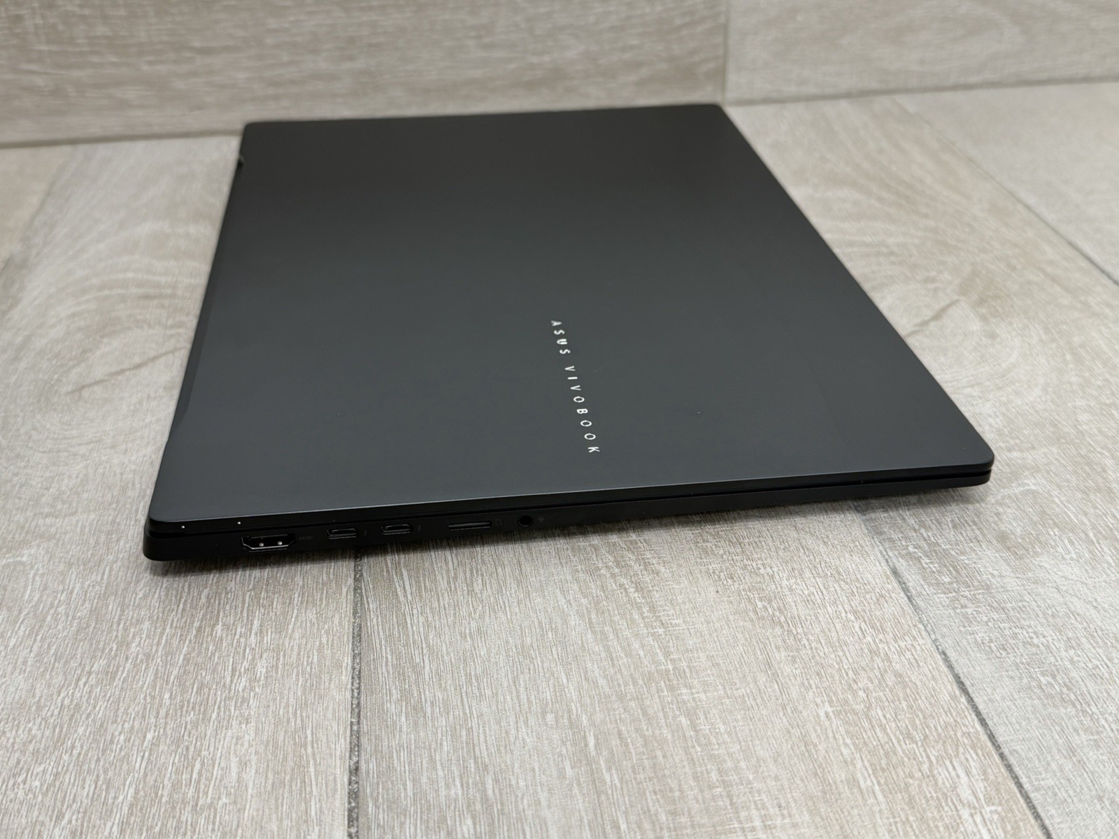 ASUS VivoBook S S5606C 16″ Core Ultra 9-285H 32GB RAM 512GB NVMe Excellent