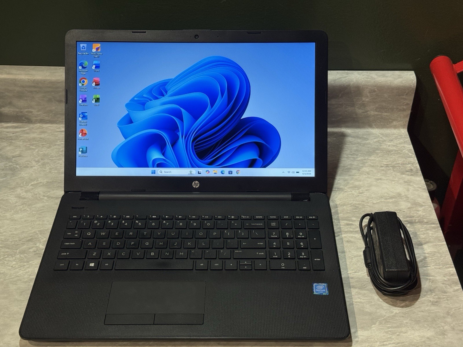 HP 15-BS020WM Laptop Intel Pentium 1.6GHz 8gb RAM 160gb SSD Windows 11