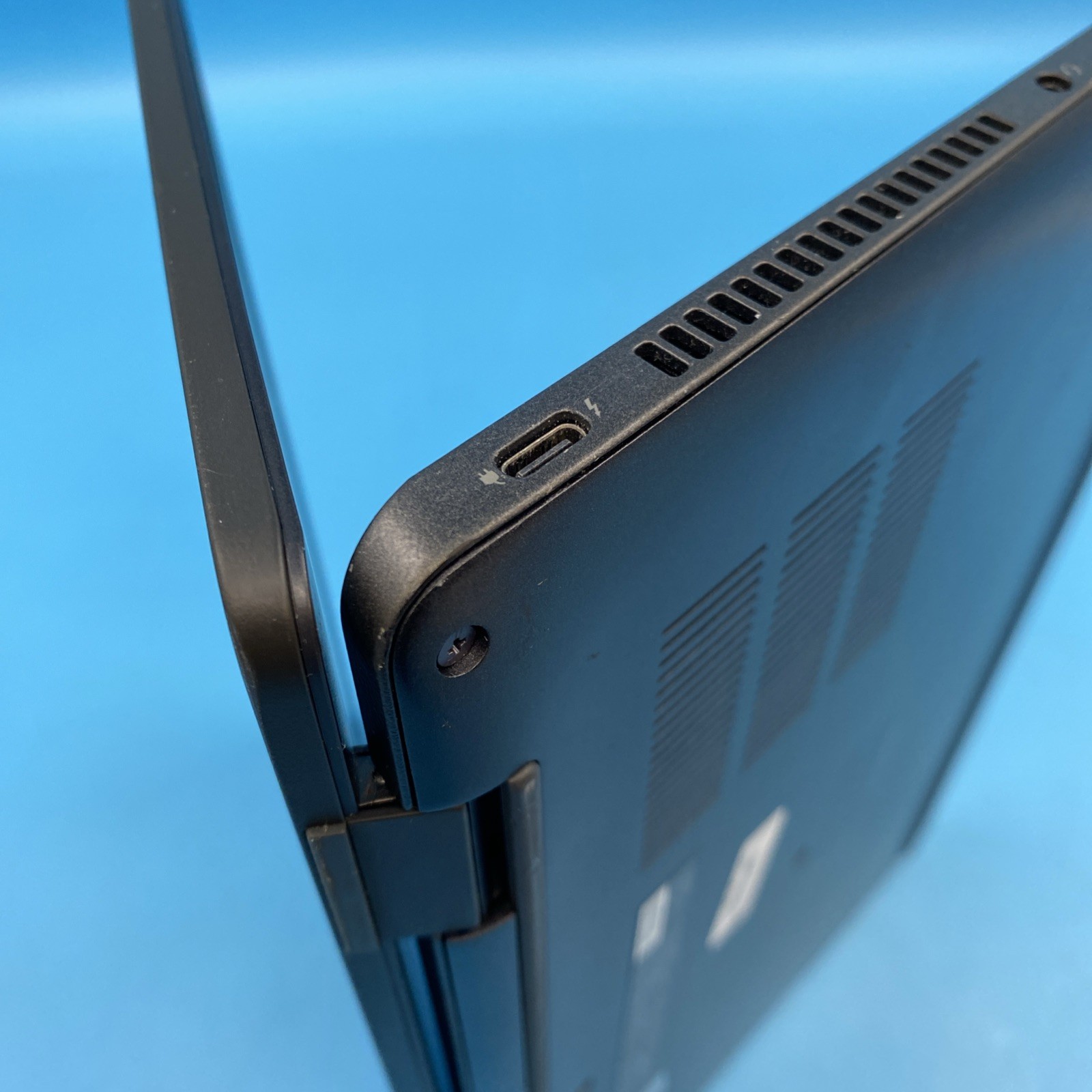 Dell Latitude 7420 | i5-1145G7 | 8GB RAM | 256GB SSD | WIN 11 PRO | 72% BATT