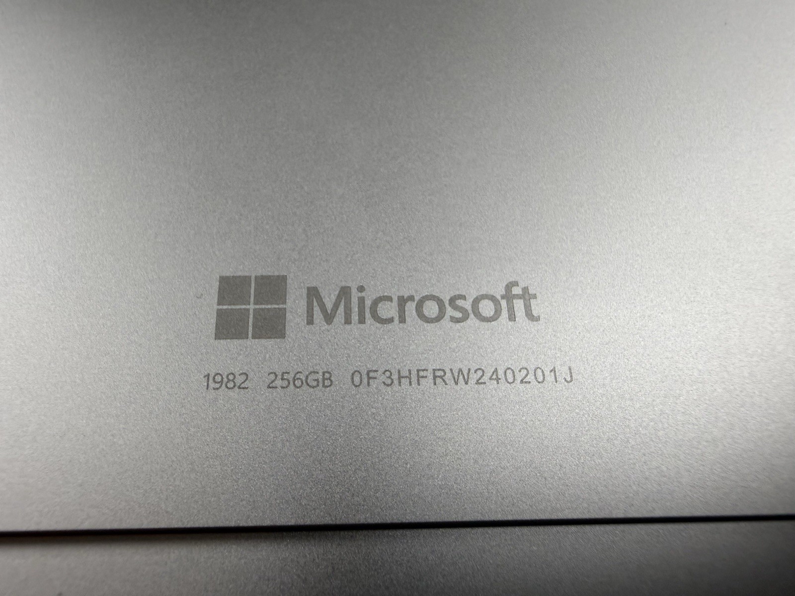 Microsoft Surface Pro 8 (1982) i5-1145G7 – 16GB RAM – 256GB 120Hz – Win 11 Pro