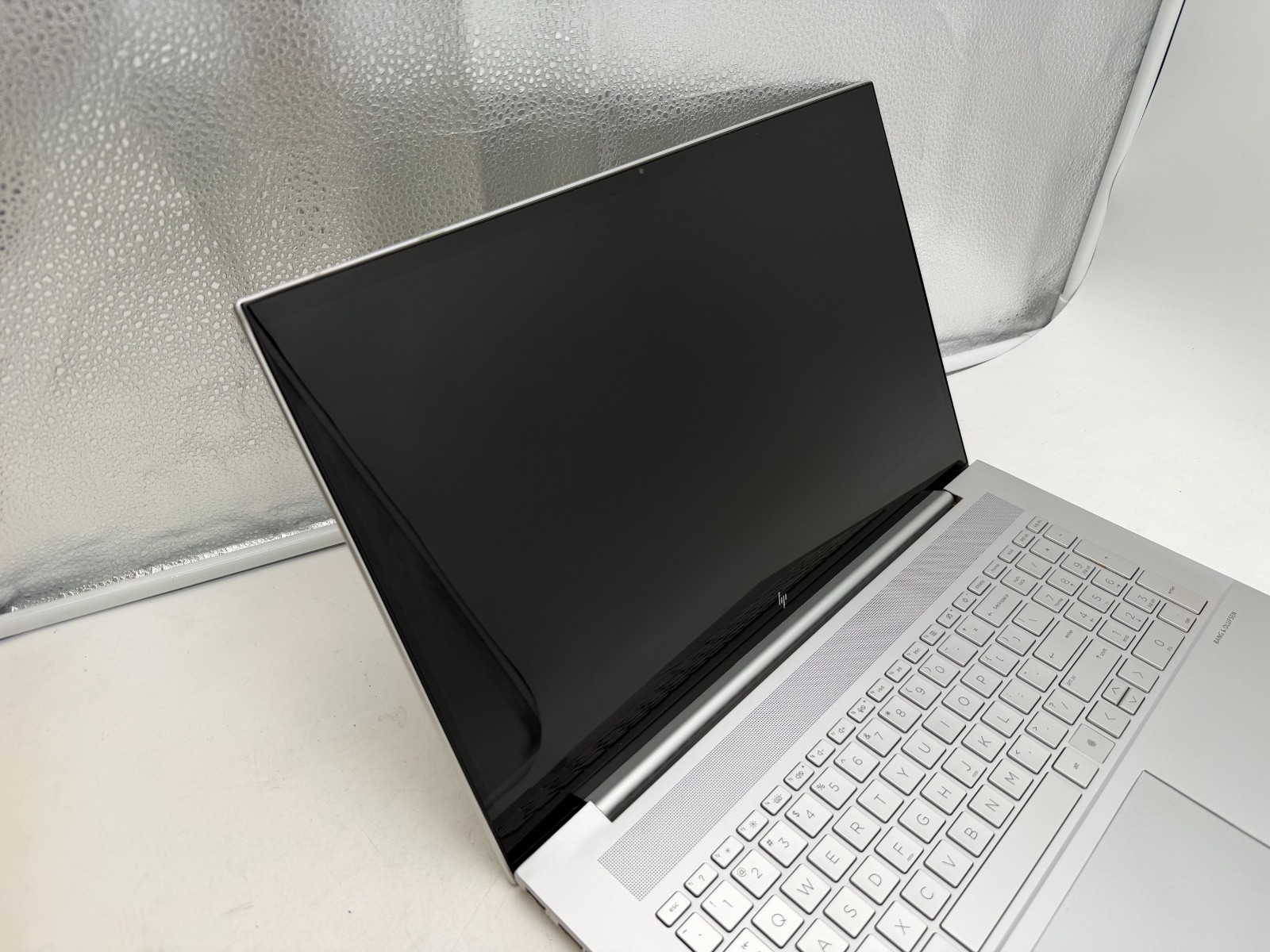 HP Envy Laptop 17m-ch1013dx 17.3″ 512 GB SSD 12 GB RAM i7-1195G7 Windows 10 Home