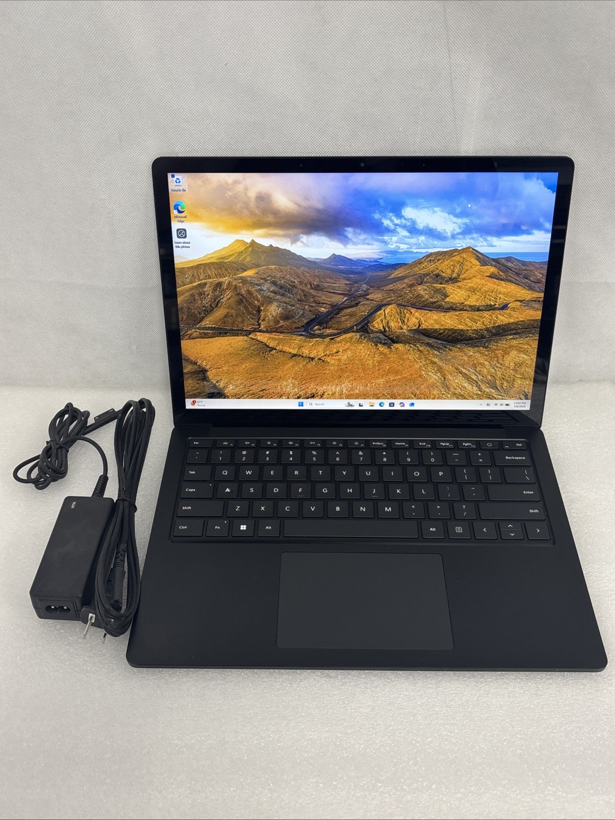 Microsoft Surface Laptop 5 13.5” (512GB, Intel Core i7-12th, 16GB) Black *Read*