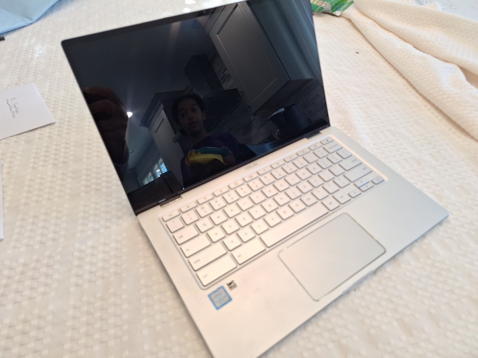 ASUS C434T CHROMEBOOK M3-8100Y @ 1.10 GHz,4GB RAM,2GB STORAGE,CHROME OS-(PARTS)