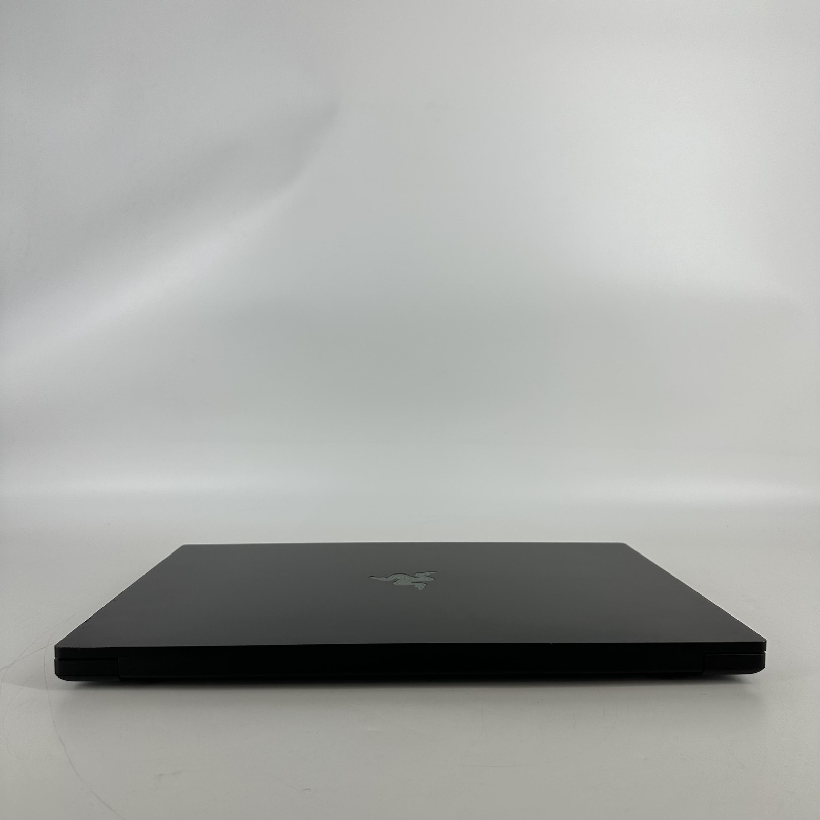 Razer Blade 18 240Hz QHD+ 2.2 GHz i9-14900HX 96GB 2TB/1TB RTX 4080 Excellent