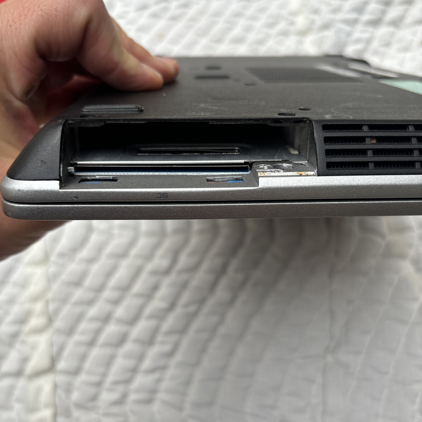 Dell Latitude E6320 13″ Laptop No SSD, No OS, FOR PARTS