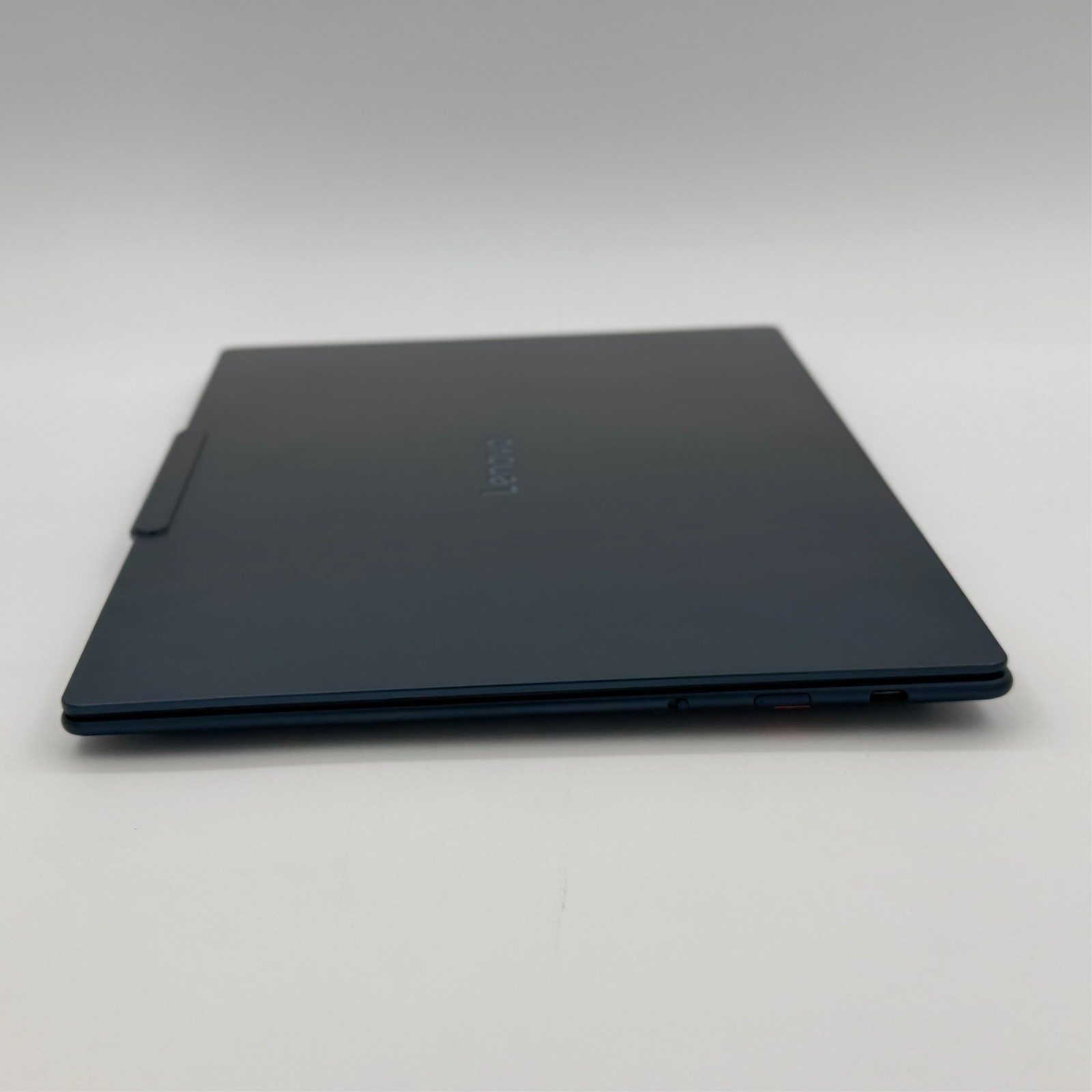 Lenovo Yoga Slim 7x 14.5″ 3K OLED Touch Snapdragon X Elite 32GB 1TB Blue