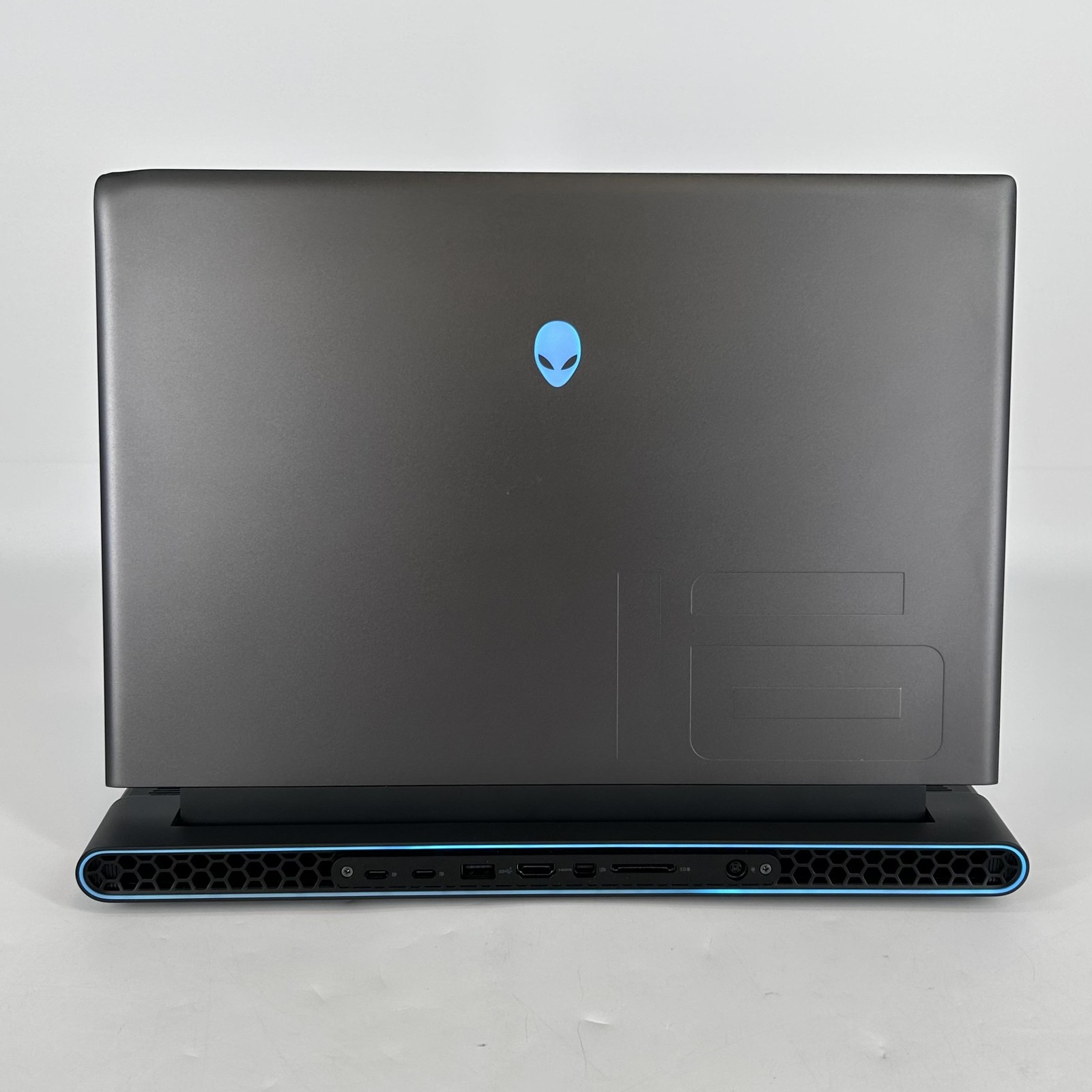 Dell Alienware M16 R1 240Hz QHD+ Ryzen 9 7845HX 32GB 1TB SSD RTX 4080 FAIR
