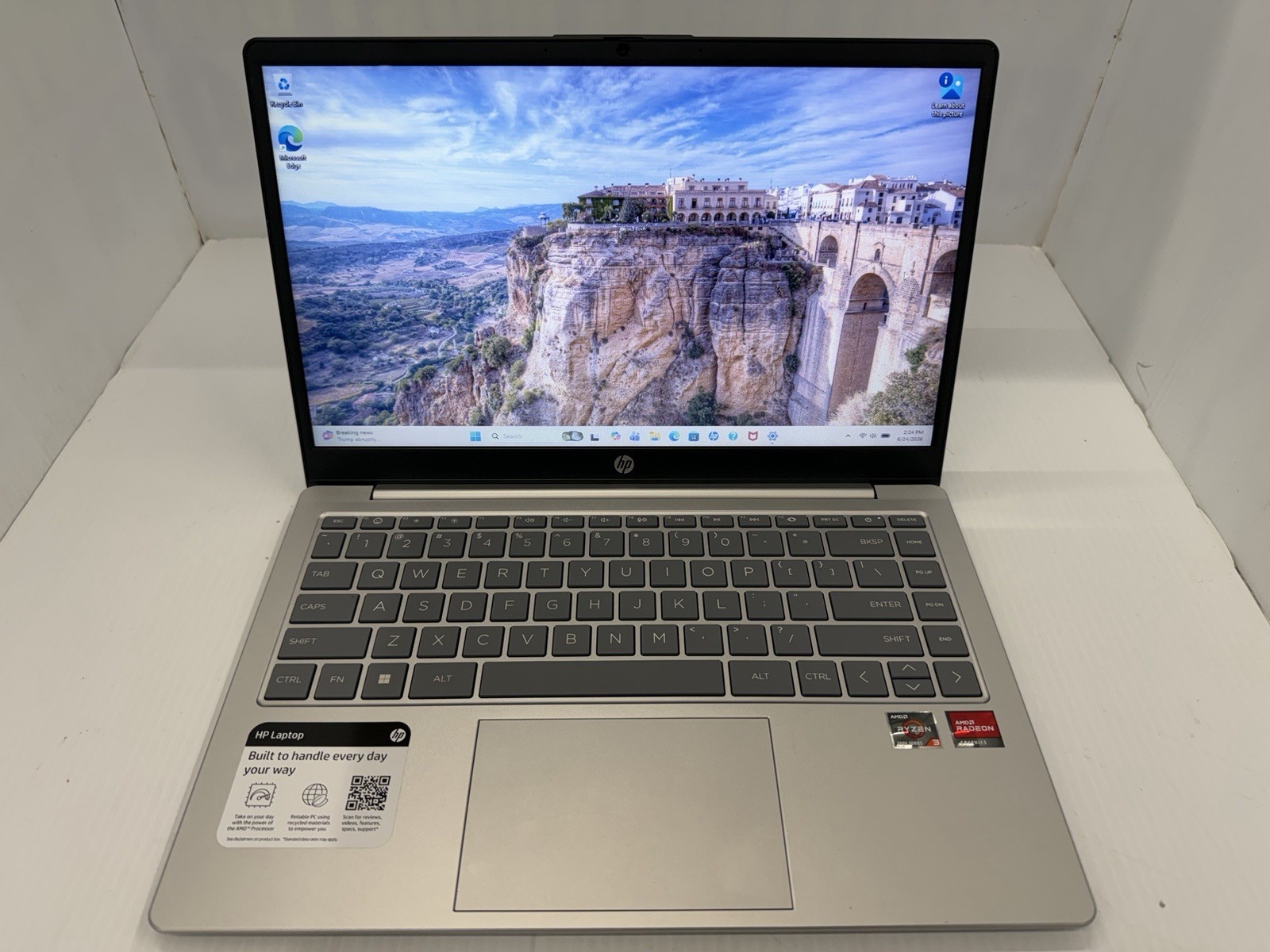 HP 14” AMD RYZEN 3 @ 2.40GHz 4GB RAM 128GB SSD Windows 11 Home 14-EM0033NR