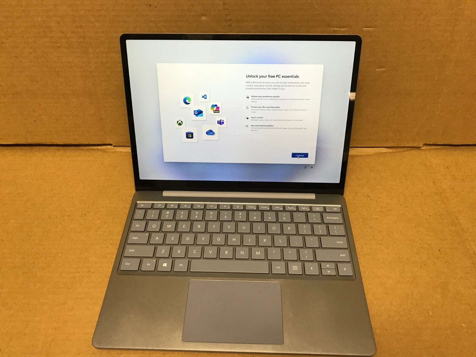 Microsoft Surface Laptop Go 1943 12.4″ i5-1035G1 1.0GHz 256GB SSD 16GB RAM Win11