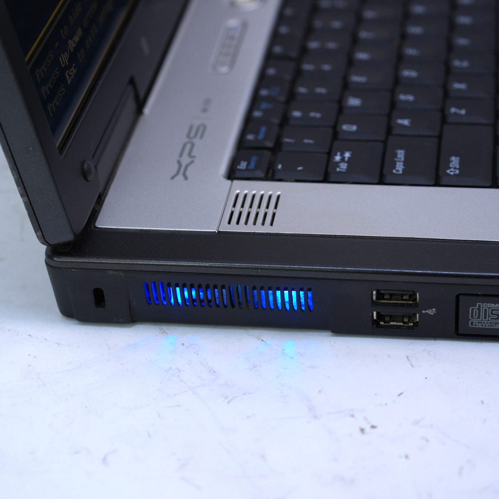 Dell XPS M170 17″ Pentium M, 1 GB RAM, NO HARD DRIVE NVIDIA 7800 T12-D17