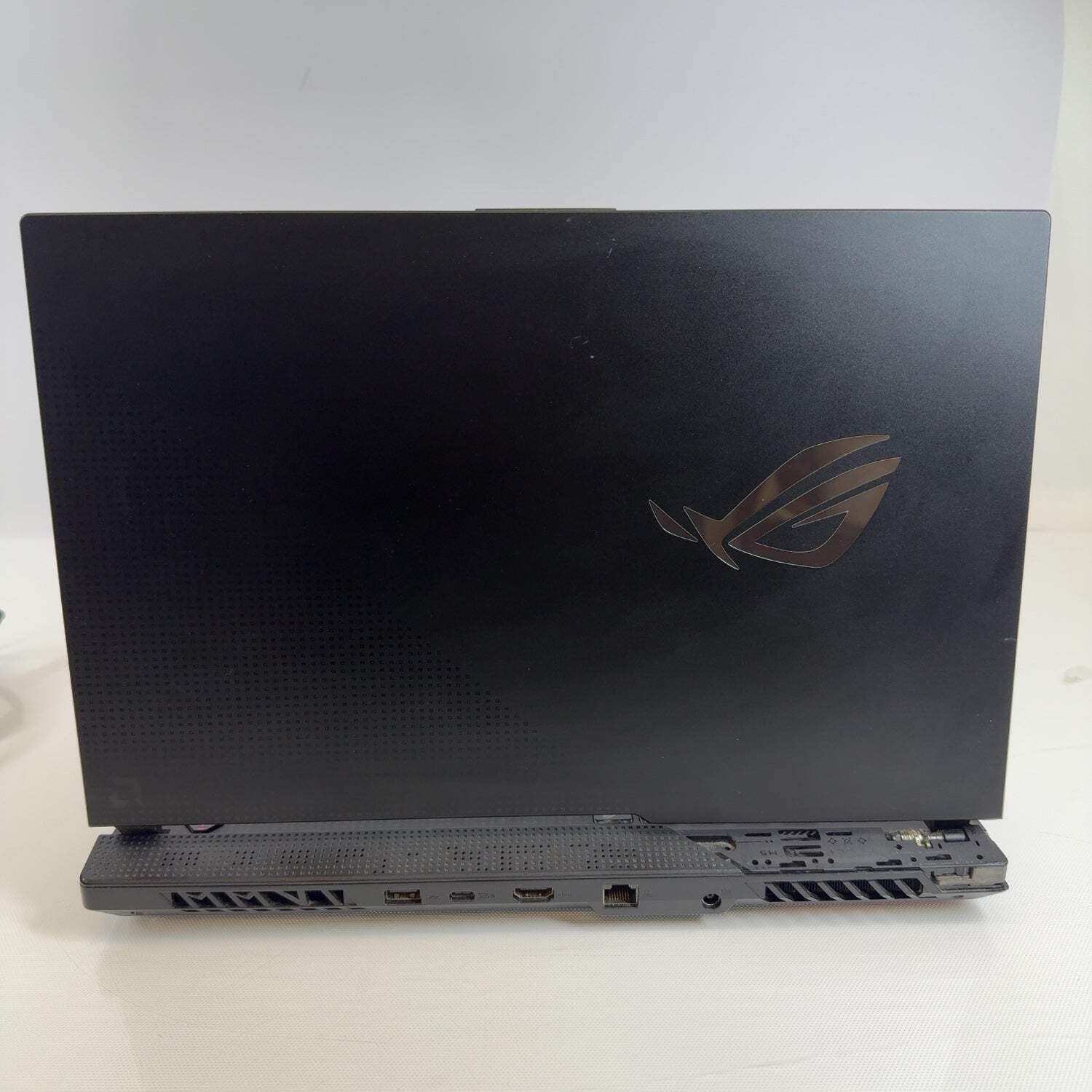 Asus ROG Strix G15 G513QY 15.6″ Ryzen 9 5900HX 3.3GHz 16GB RAM 500GB SSD RX 6800